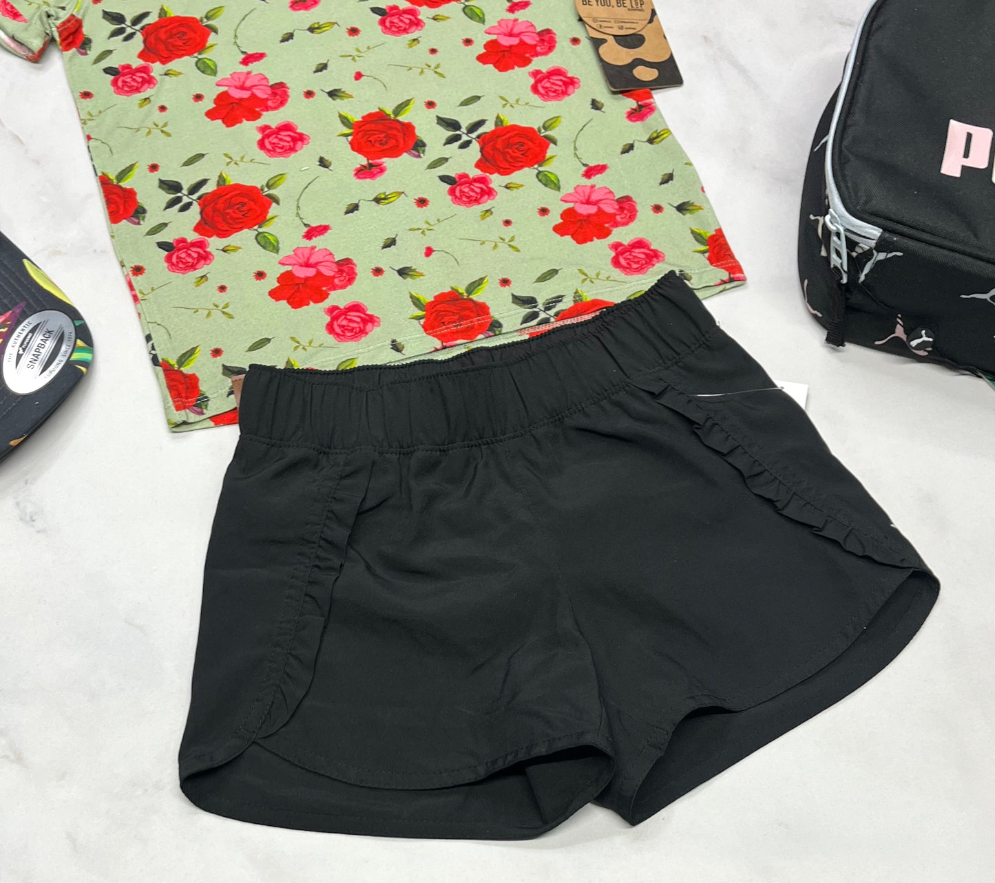 đ Short : en tissu de sport lĂ©ger avec sous culotte intĂ©grĂ© . 5 et 6X fille dispo . Neuve .