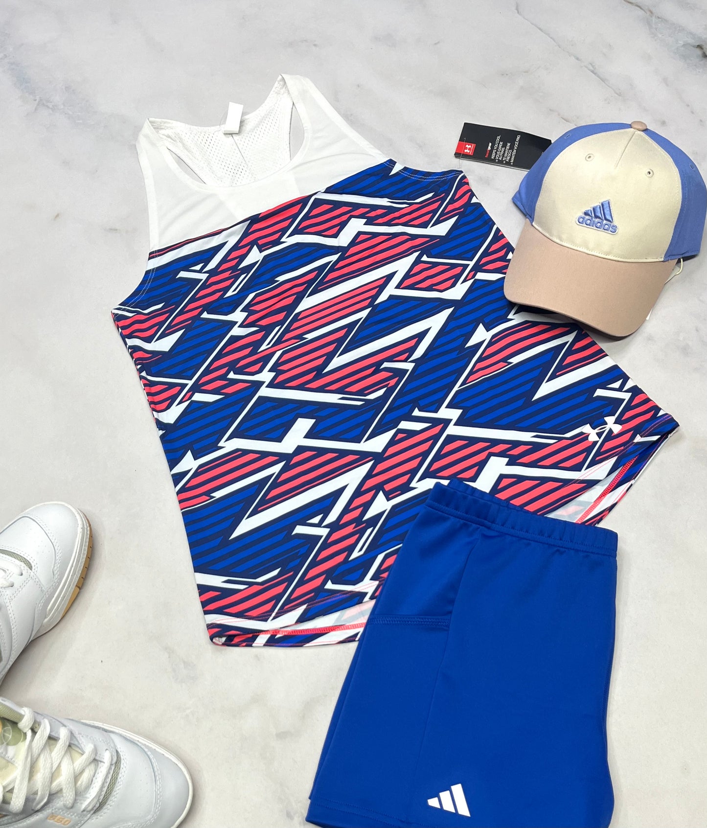 😍 Camisole : H.Armour en tissu de sport stretch ( logo au bas ) + 16 ans fille neuve.
