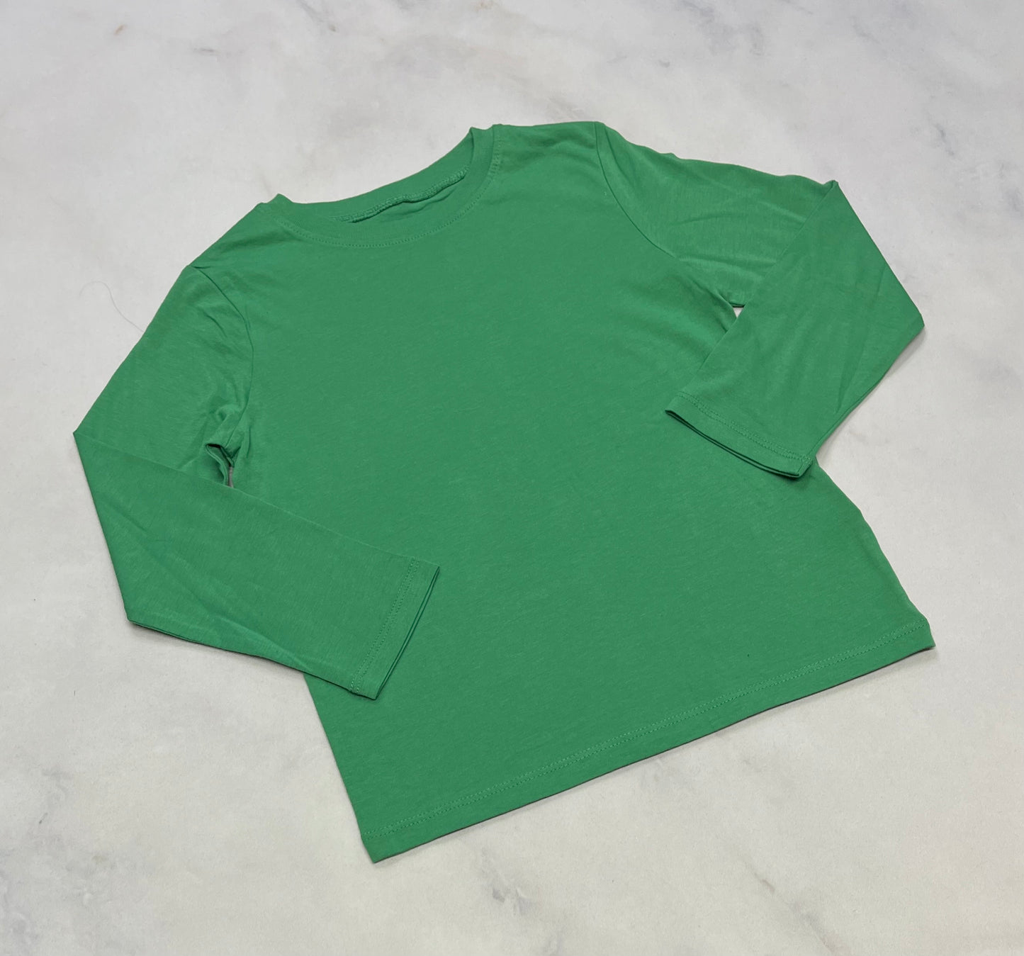 Solde !! Basic : vert uni neuf mais une mini ombrage sur une manche . 5 ans