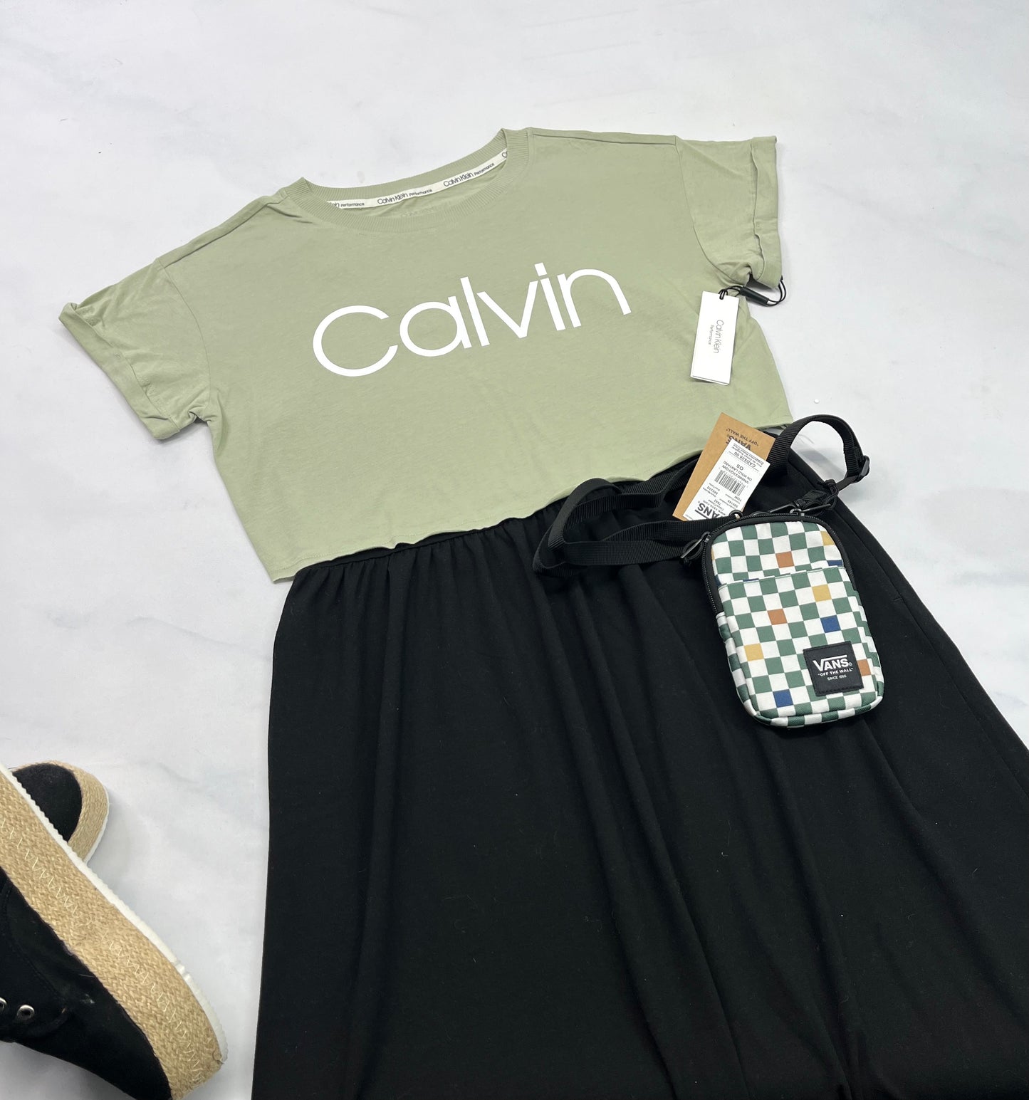 🍃 Calvin Klein : Manche courte look écourté soft confo ( vert doux tendance ). Small femme neuf !