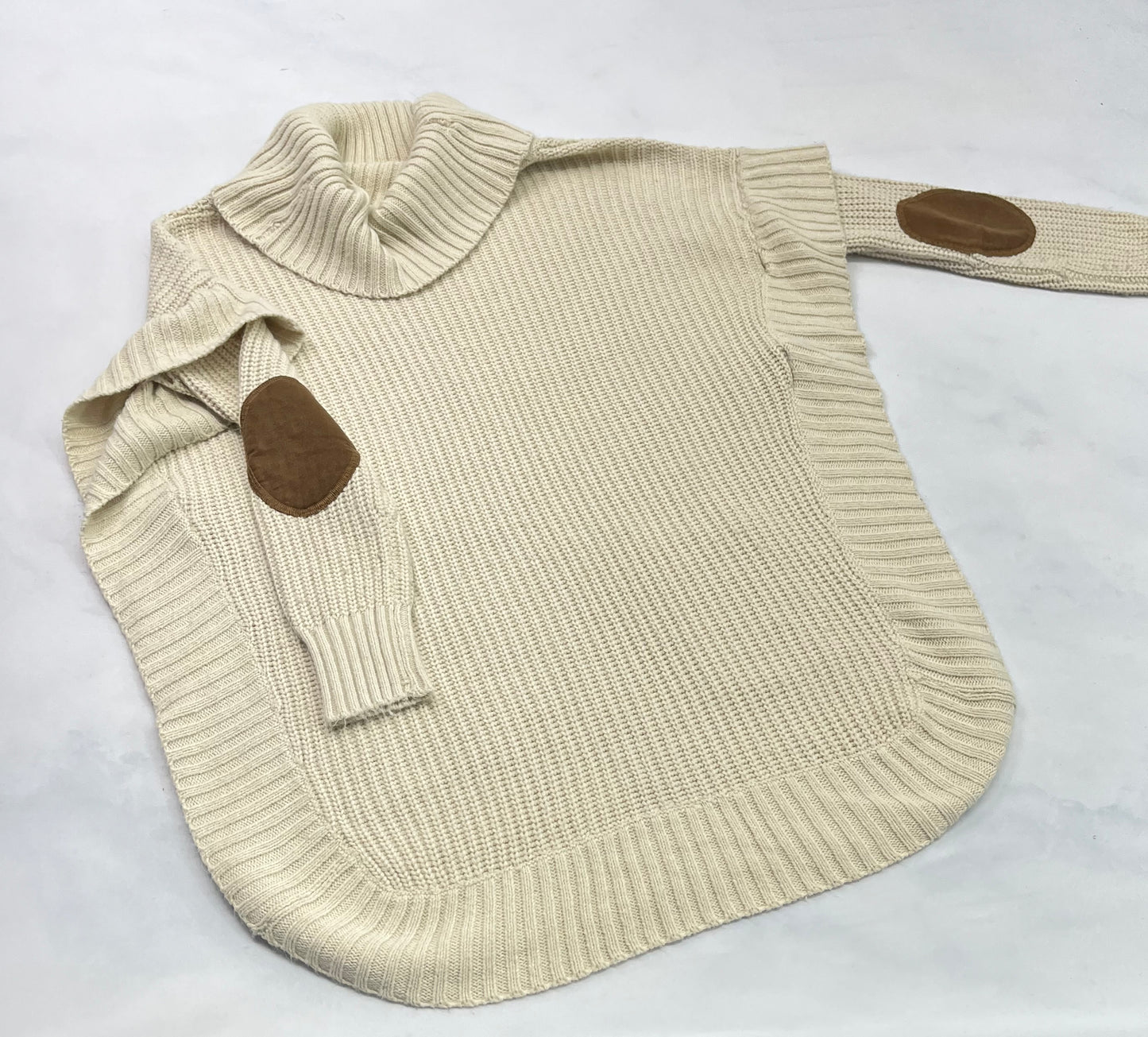 Tricot : Look puncho avec sous manche intégré . s/ femme look corps ample . Super état .