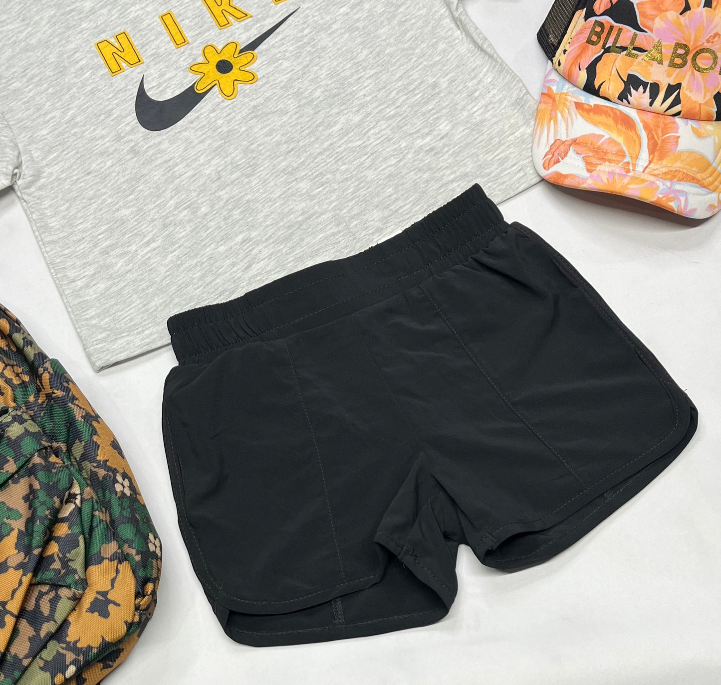 ☀️ Short : Noir en tissu de sport léger avec sous culotte intégré . 5-6 ans fille neuve .