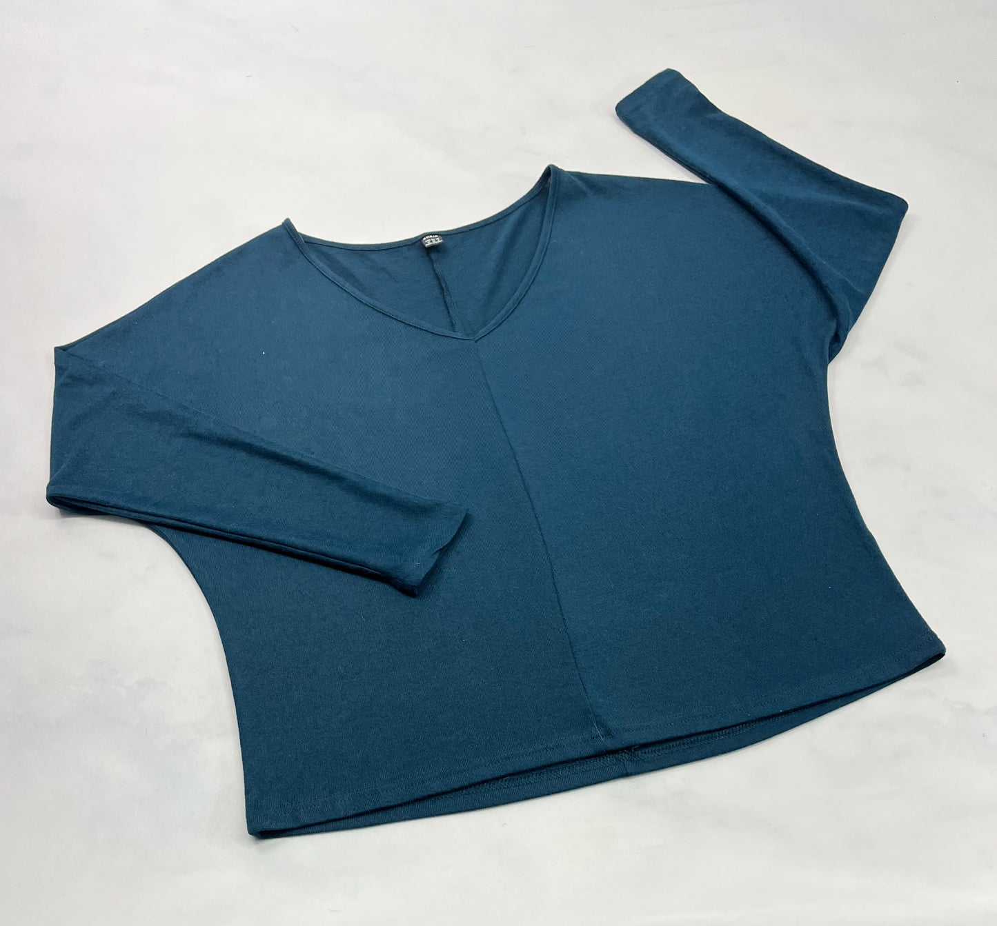 .. SHEIN : Tout doux stretch Small 6 ans: Coupe (relax du corps) et manche moulante .