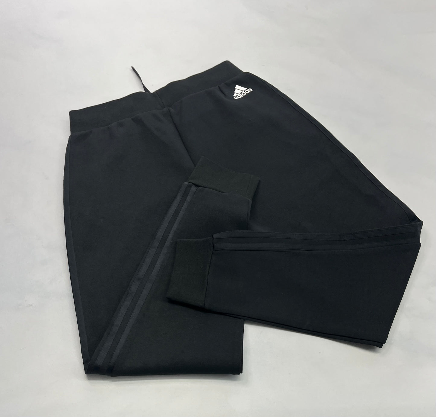 Adidas : Jog. noir avec bande noir ton sur ton sur les côtés . Small femme neuf !