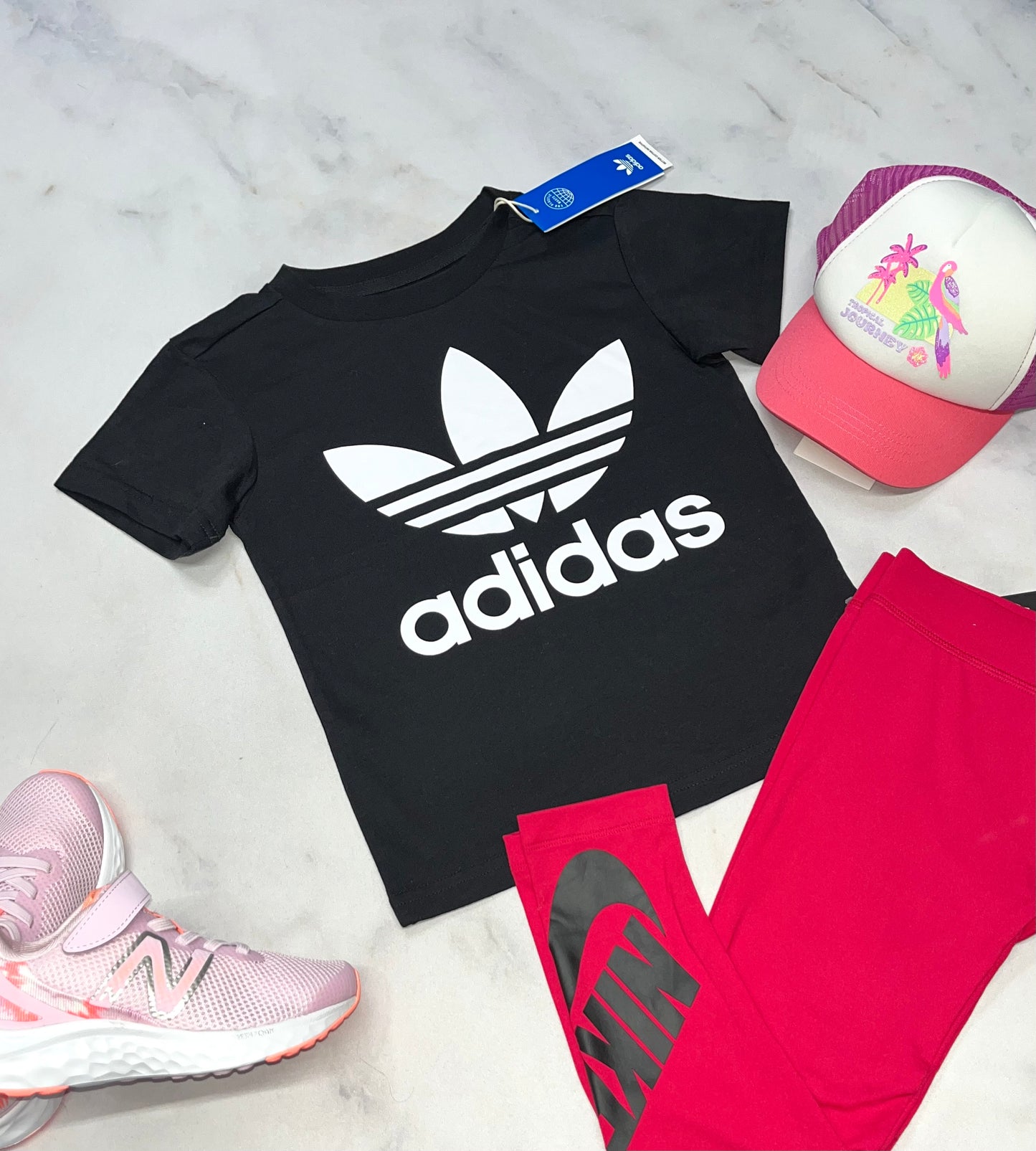 🩷 Manche courte : Adidas noir 6 ans fille neuf !