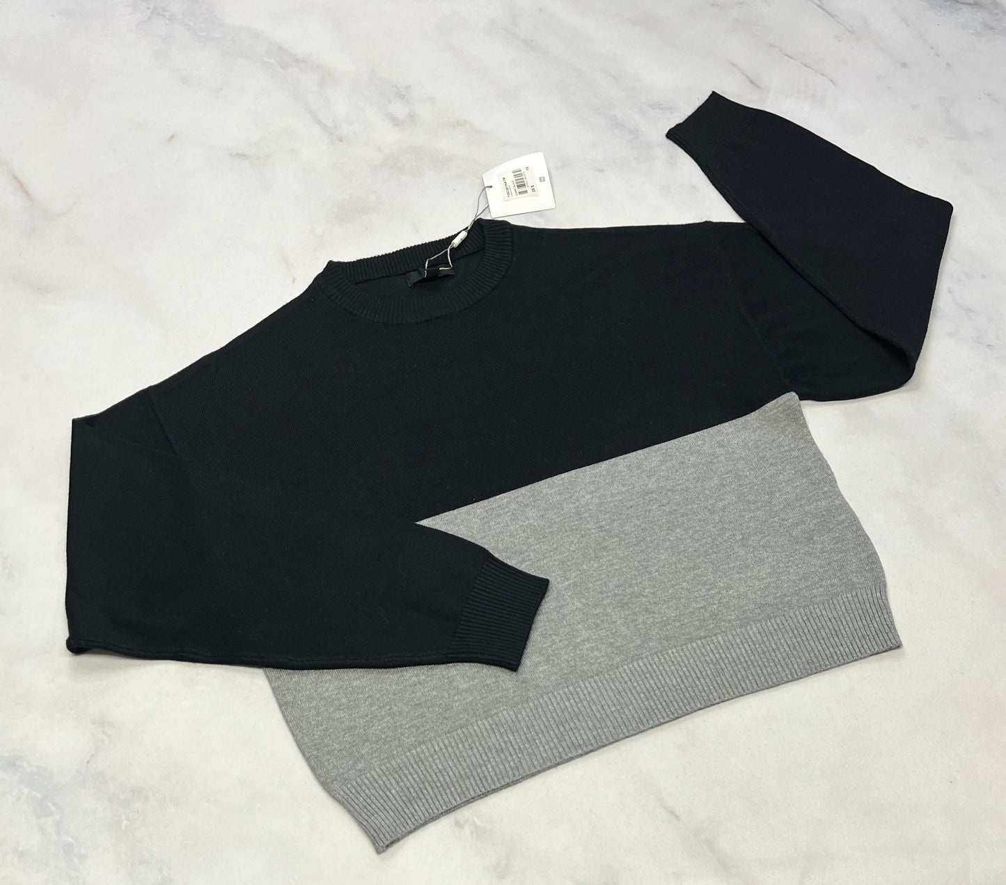 Tricot Tag : comme neuf 13- 14 ans ( sans l’étiquette ) .