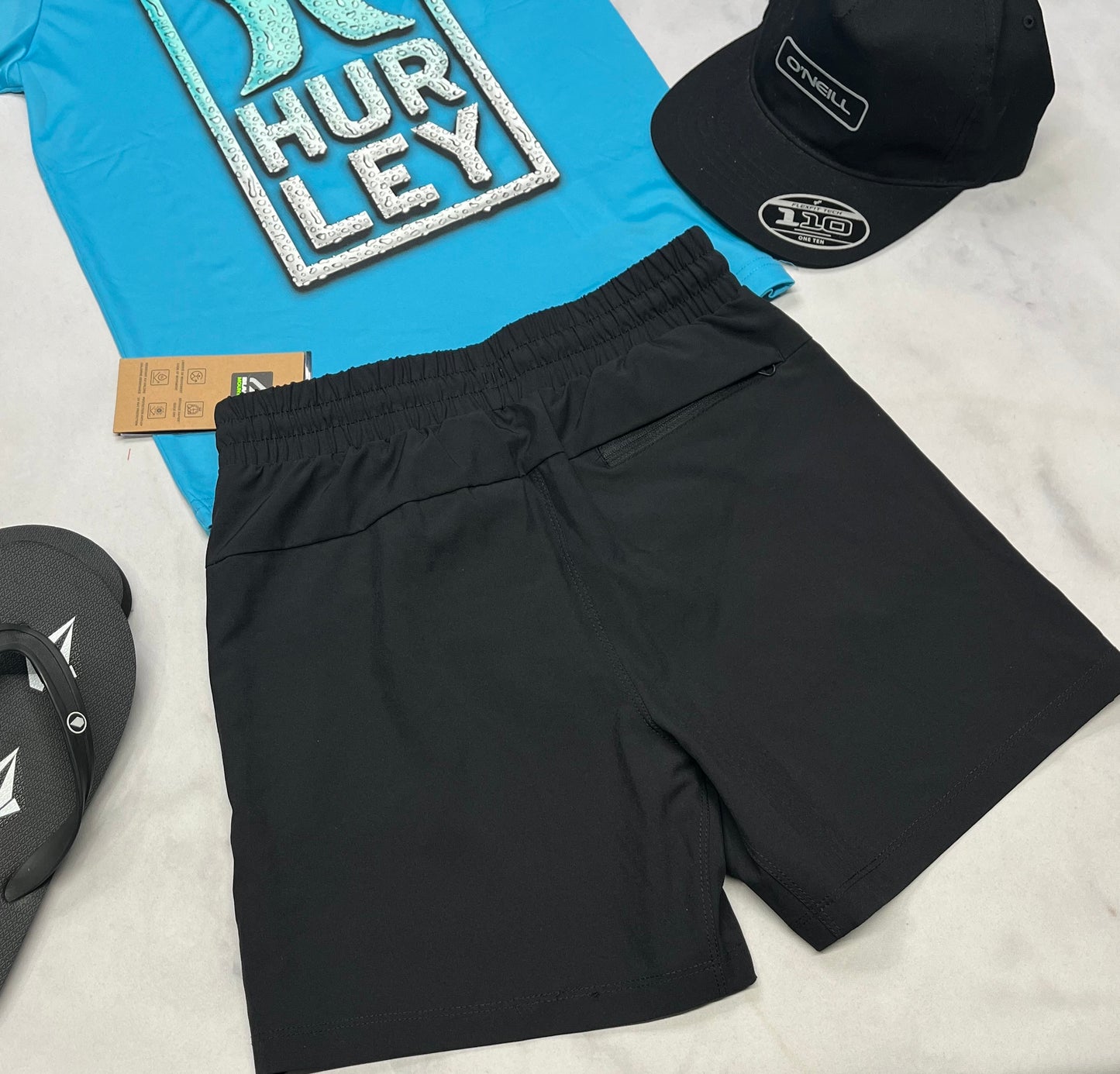 💦 Maillot : Noir Black Mountain fait 8 ans garçon neuf ! Qualité ++ . Poche avec zip .