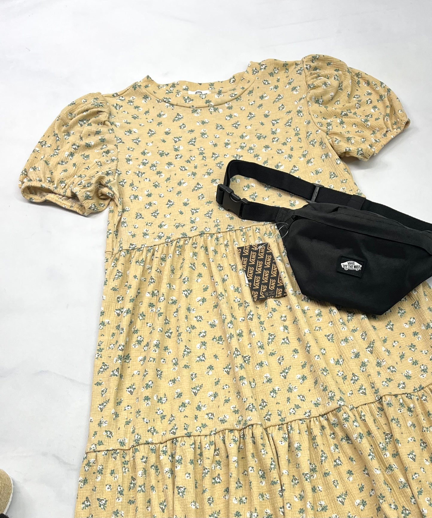 🌻Robe fleuris : Fait Small femme coupe confo . Tissu qui ne décolore pas stretch de partout . Comme neuve !