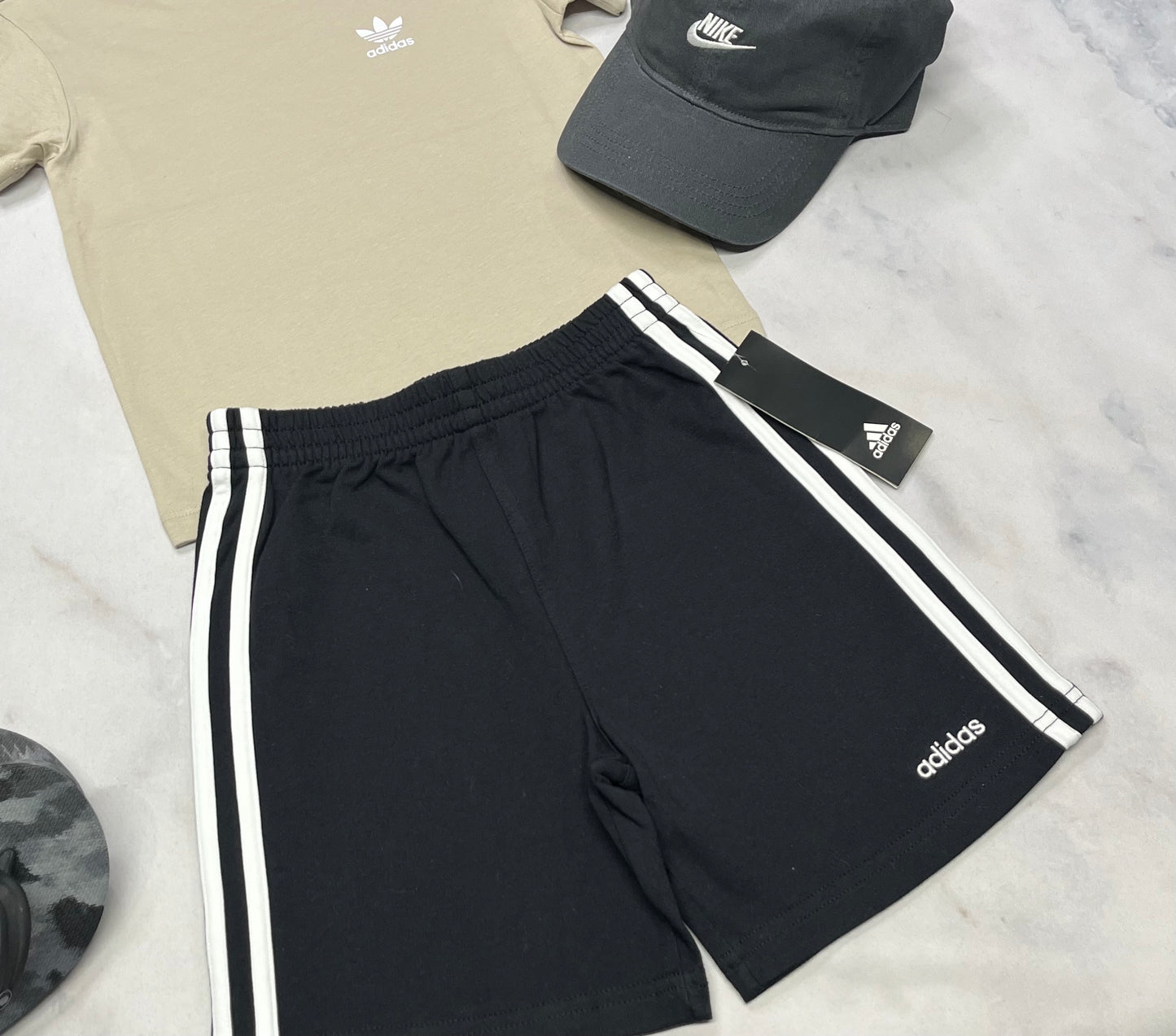 đ€© Bermuda Adidas : en ouatĂ© 4 ans garçon neuf !