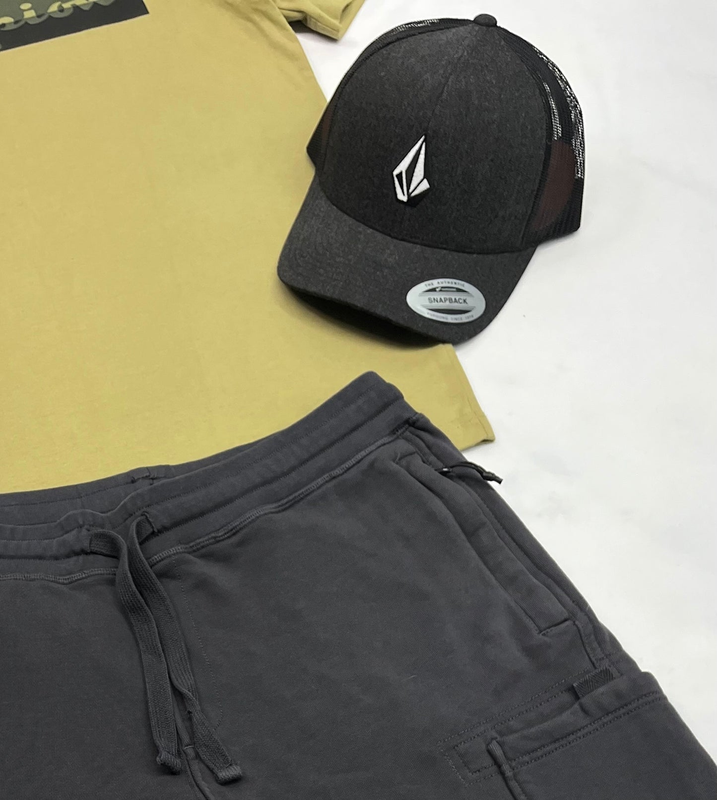 đ€© Casquette : Volcom O/S homme ajustable . ( charcoal et noir ) . Neuve !