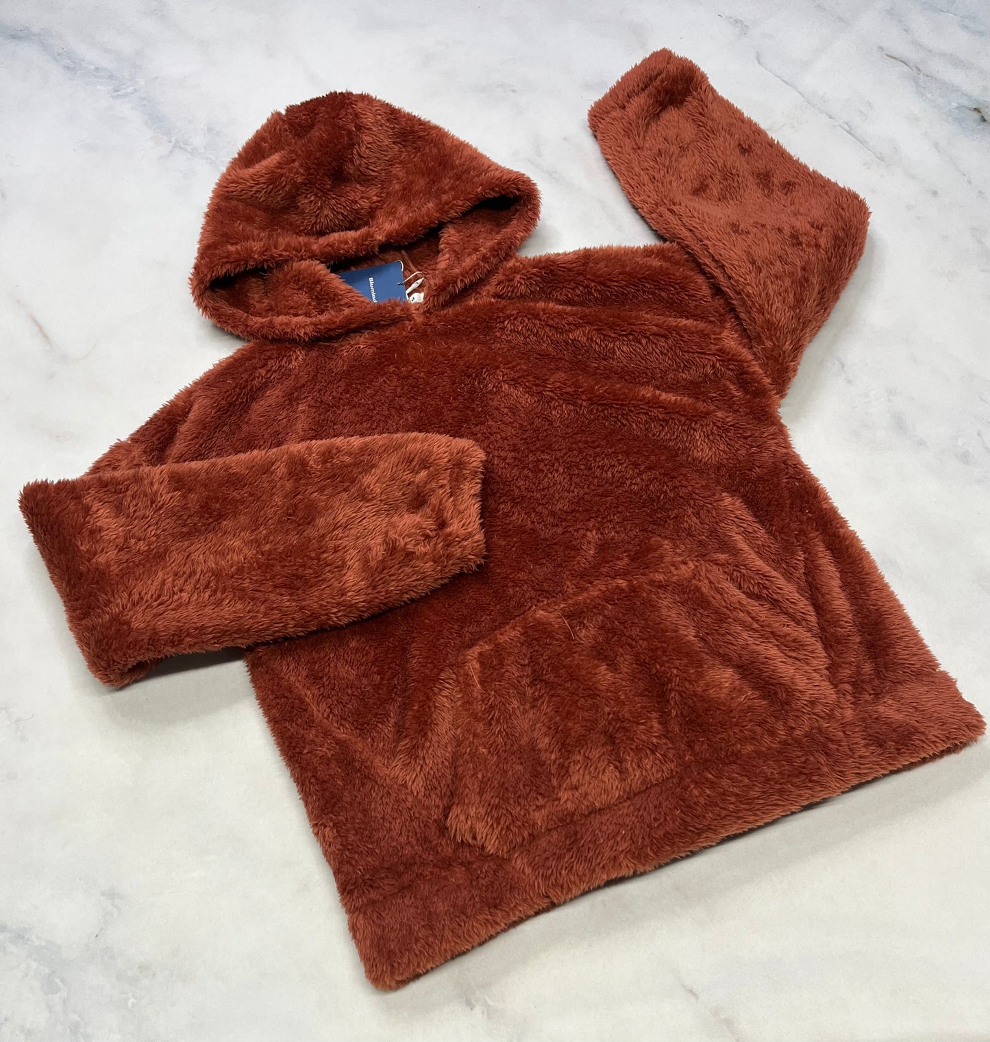 Cagoule : tissu tout doux neuve ! Bout de manche et bas élastique . 12 ans neuve .