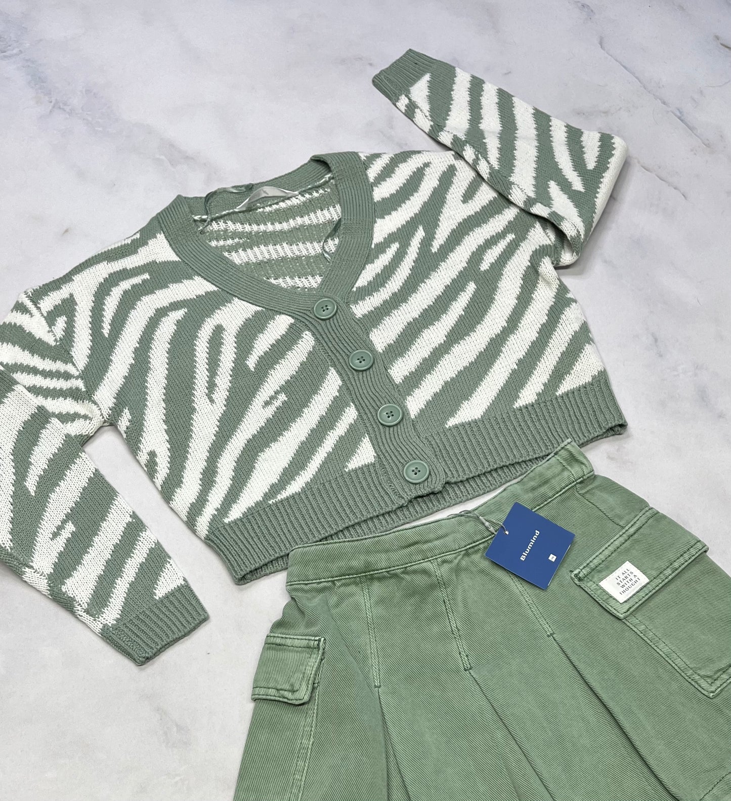DUO neuf ! Tricot et jupe jeans 7-8 ans .