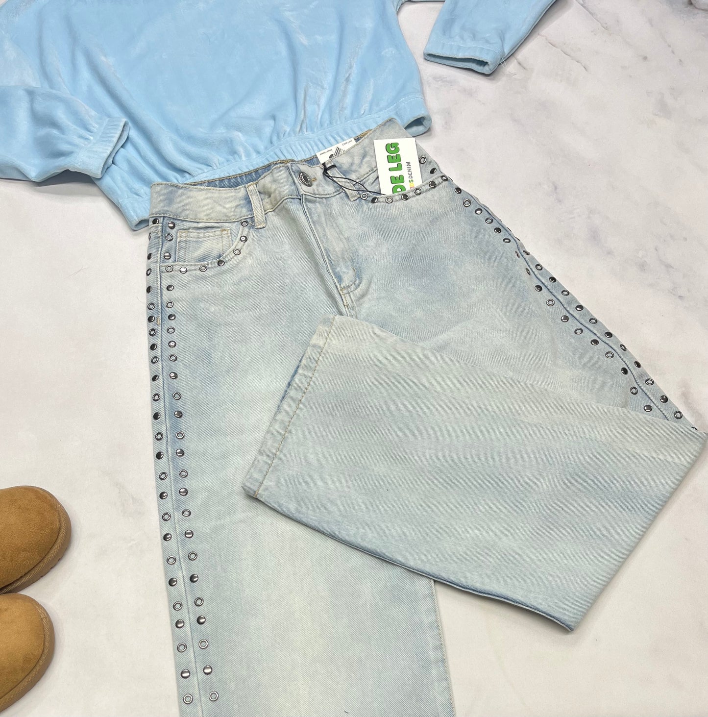 ❄️ Jeans : Jambe large taille haute ajustable . Mou confo . Superbe . 10 ans fille neuve .