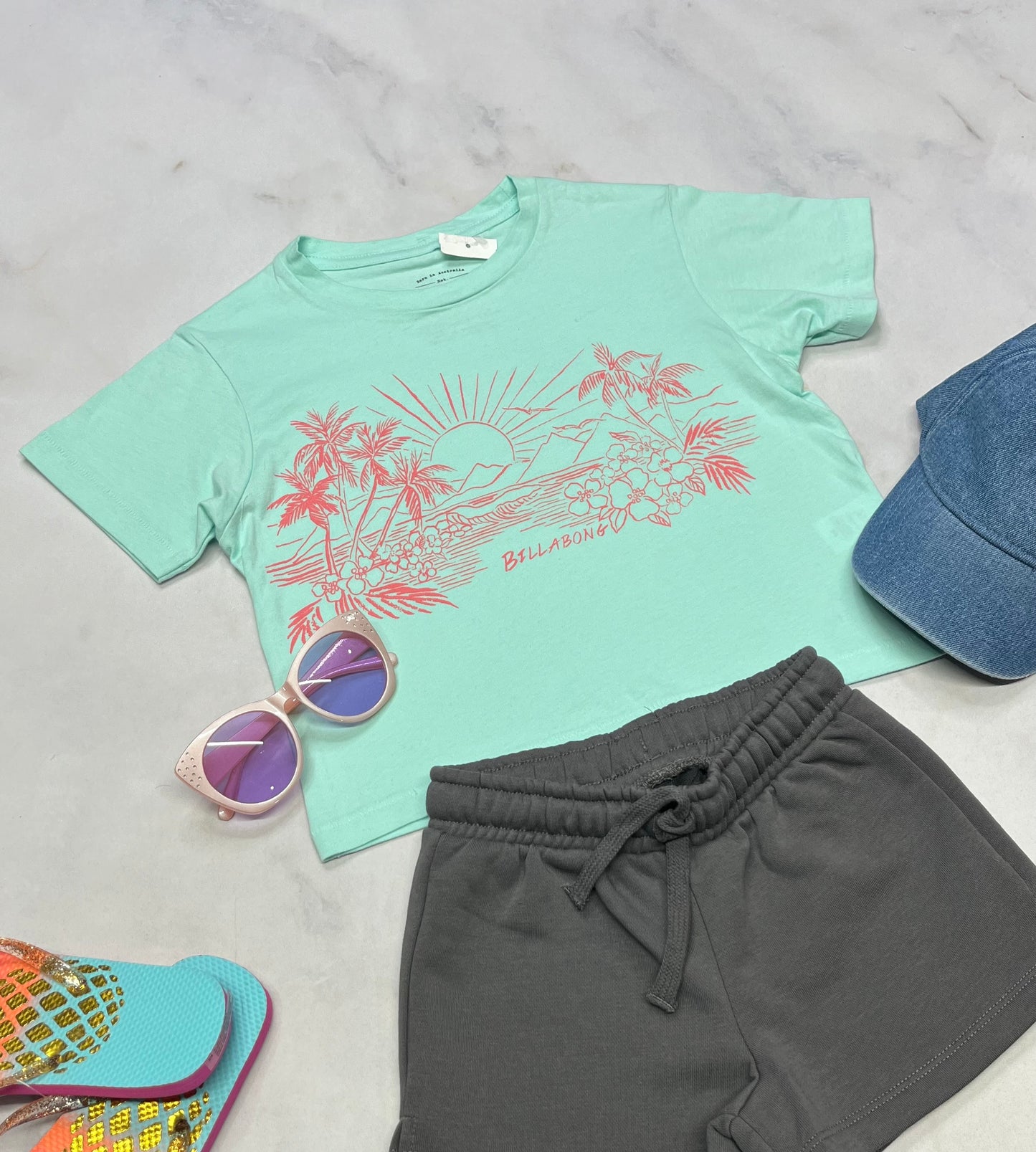 đ Manche courte : Billabong 4 ans fille look over size tendance neuf !