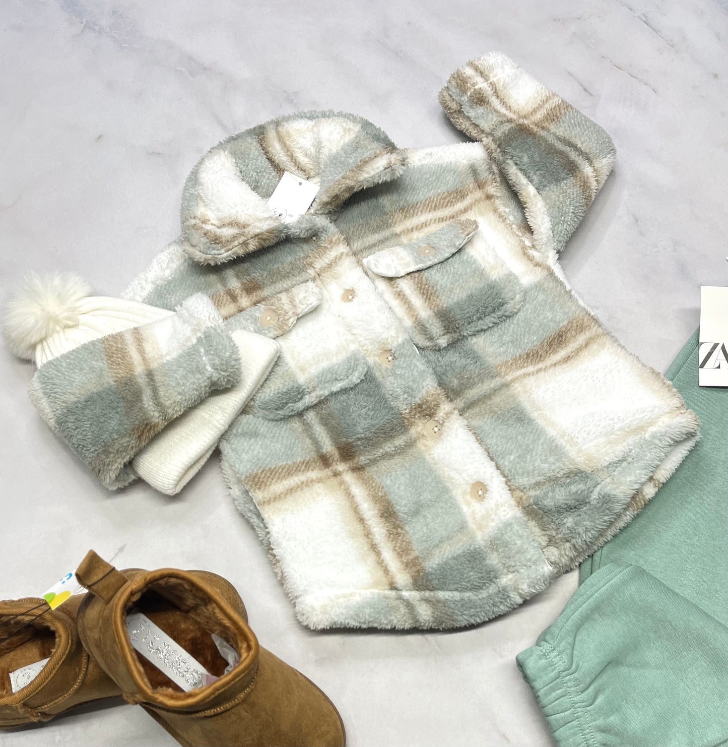 đVeste boutonnĂ© en Sherpa : hyper douce neuve ! Fait 5 ans fille.