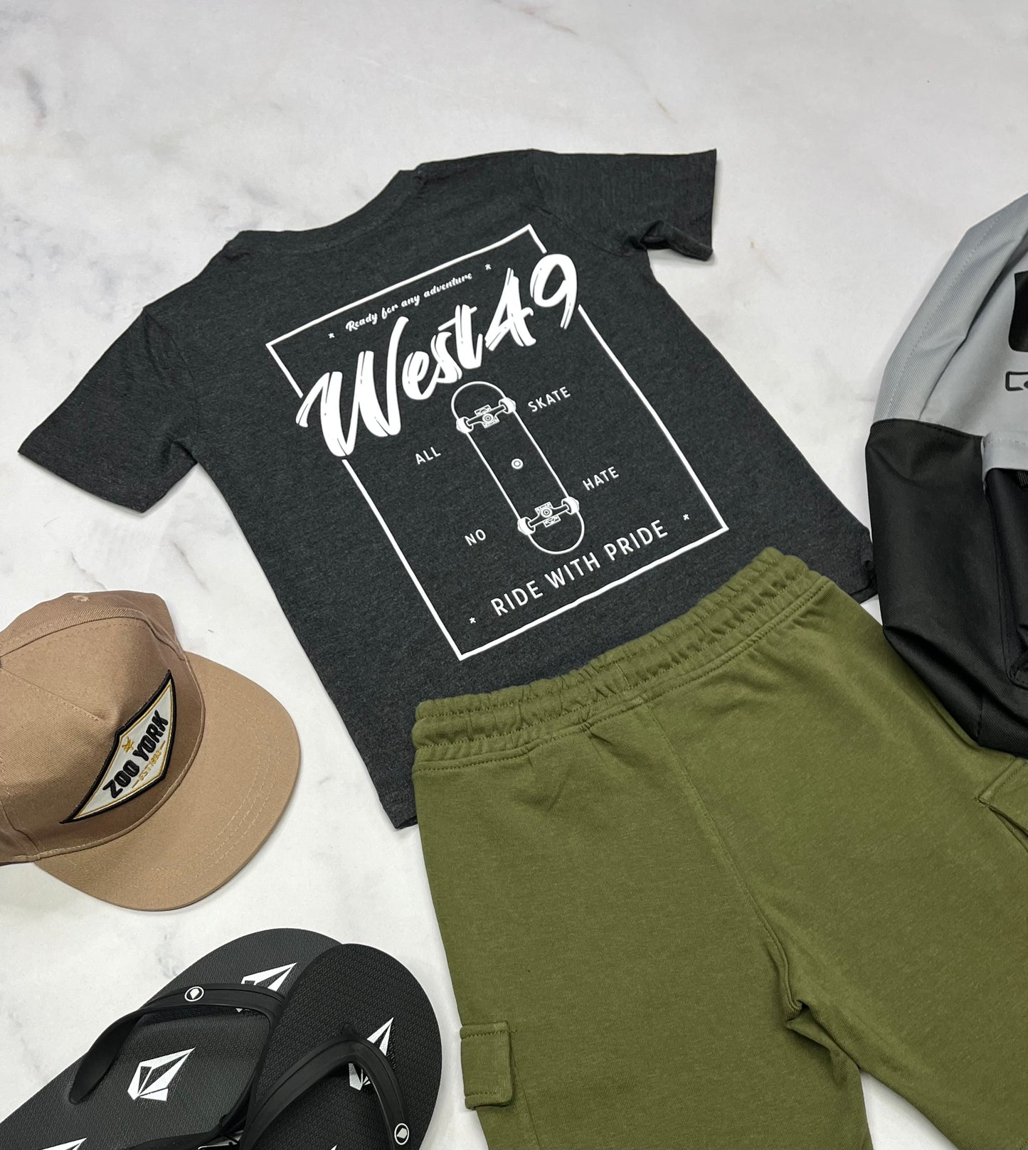🛹 T-Shirt : gris West souple confo fait 5-6 ans garçon neuf ! Beau logo au dos .