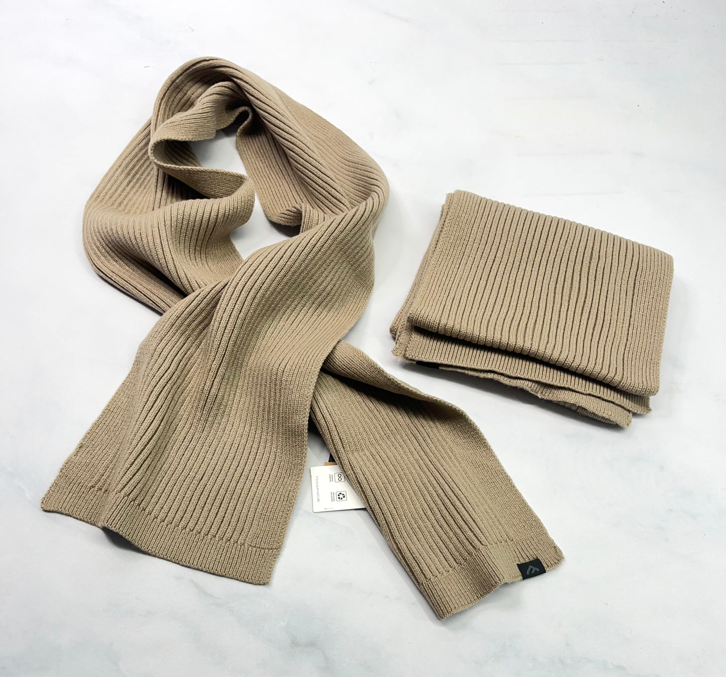 Foulard : Black Mountain doux stretch neuf ! Taille unique / femme .