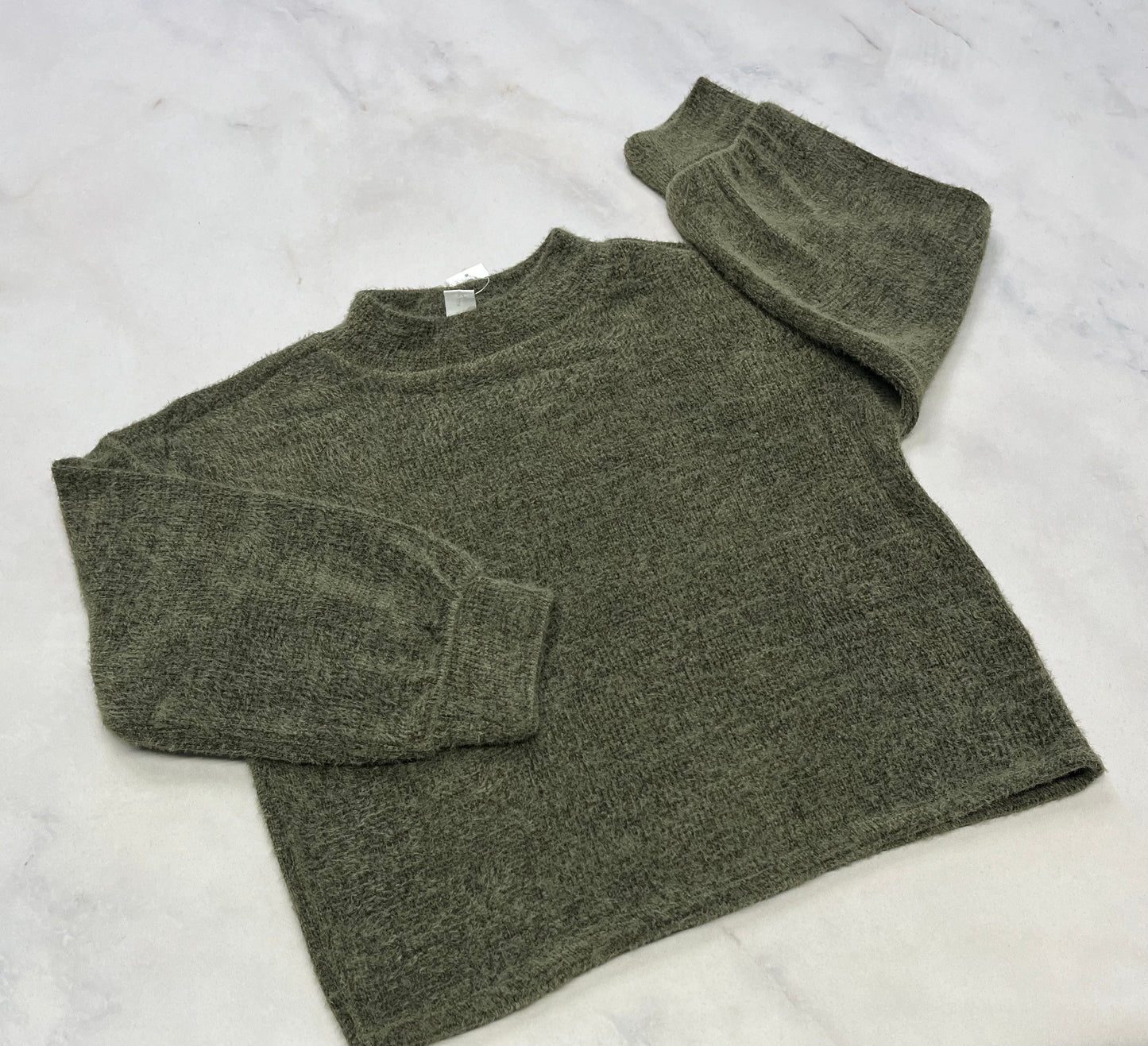 Manche longue : Tout doux ,kaki manche ballon. Neuf ! 8 ans.