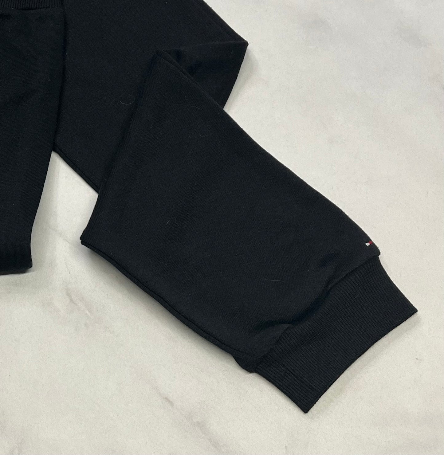 Tommy : Jog. en ouaté confo .mini logo au bas . 7-8 ans neuf garçon.