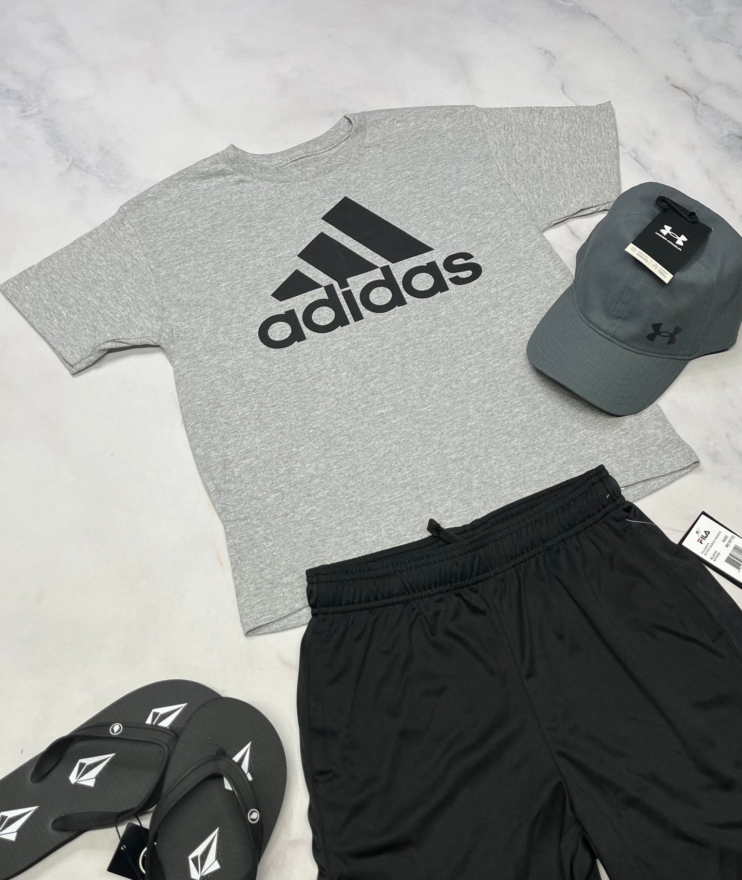 🌴T-Shirt Adidas : gris et noir 10-12 ans neuf !