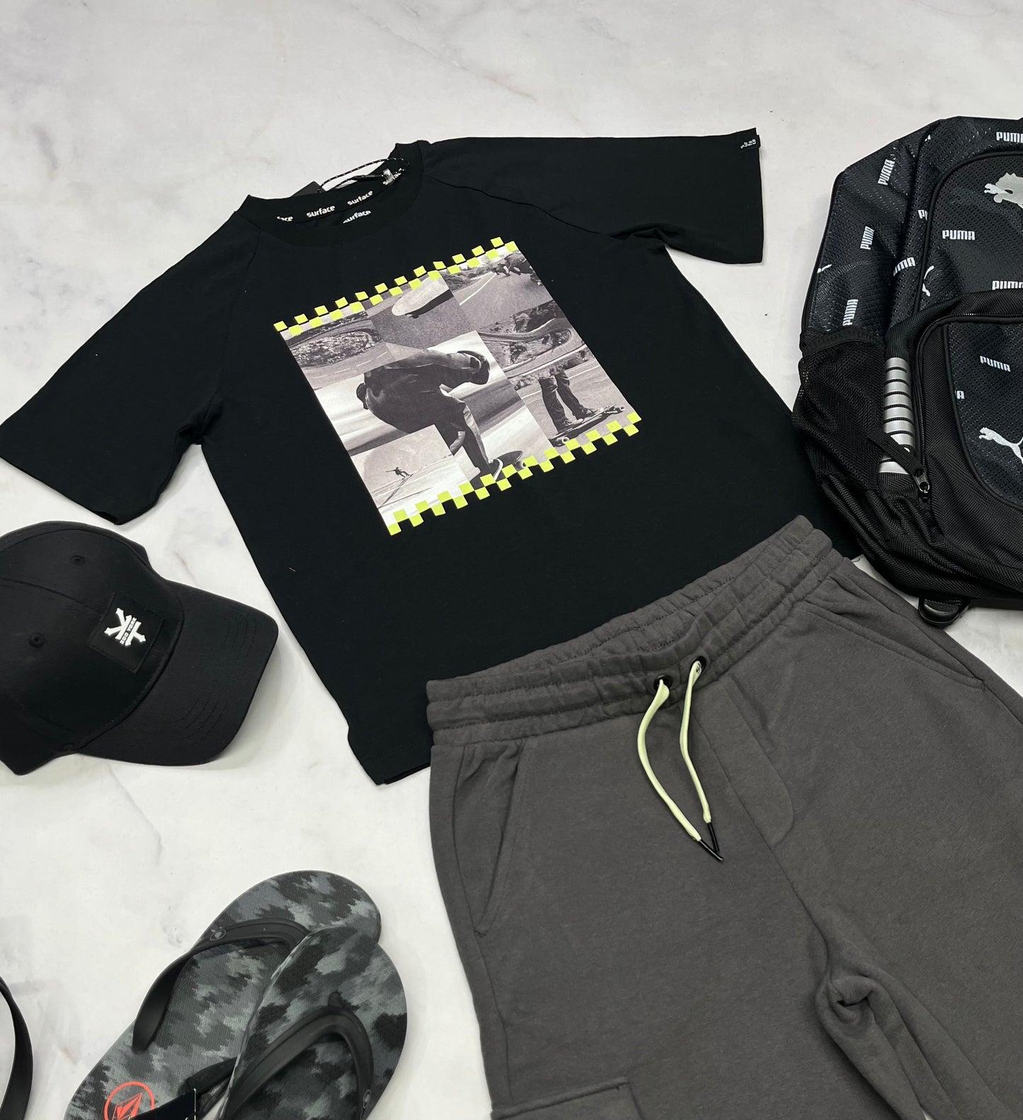 🛹T-Shirt : Surface en beau coton 8 ans coupe confo neuf !