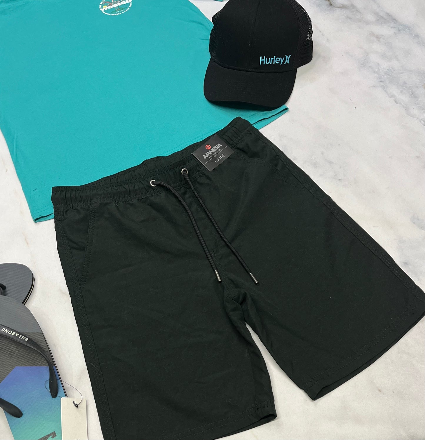 🩵 Bermuda : noir Amnésia tissu léger , souple avec taille élastique . 14 ans garçon neuf !