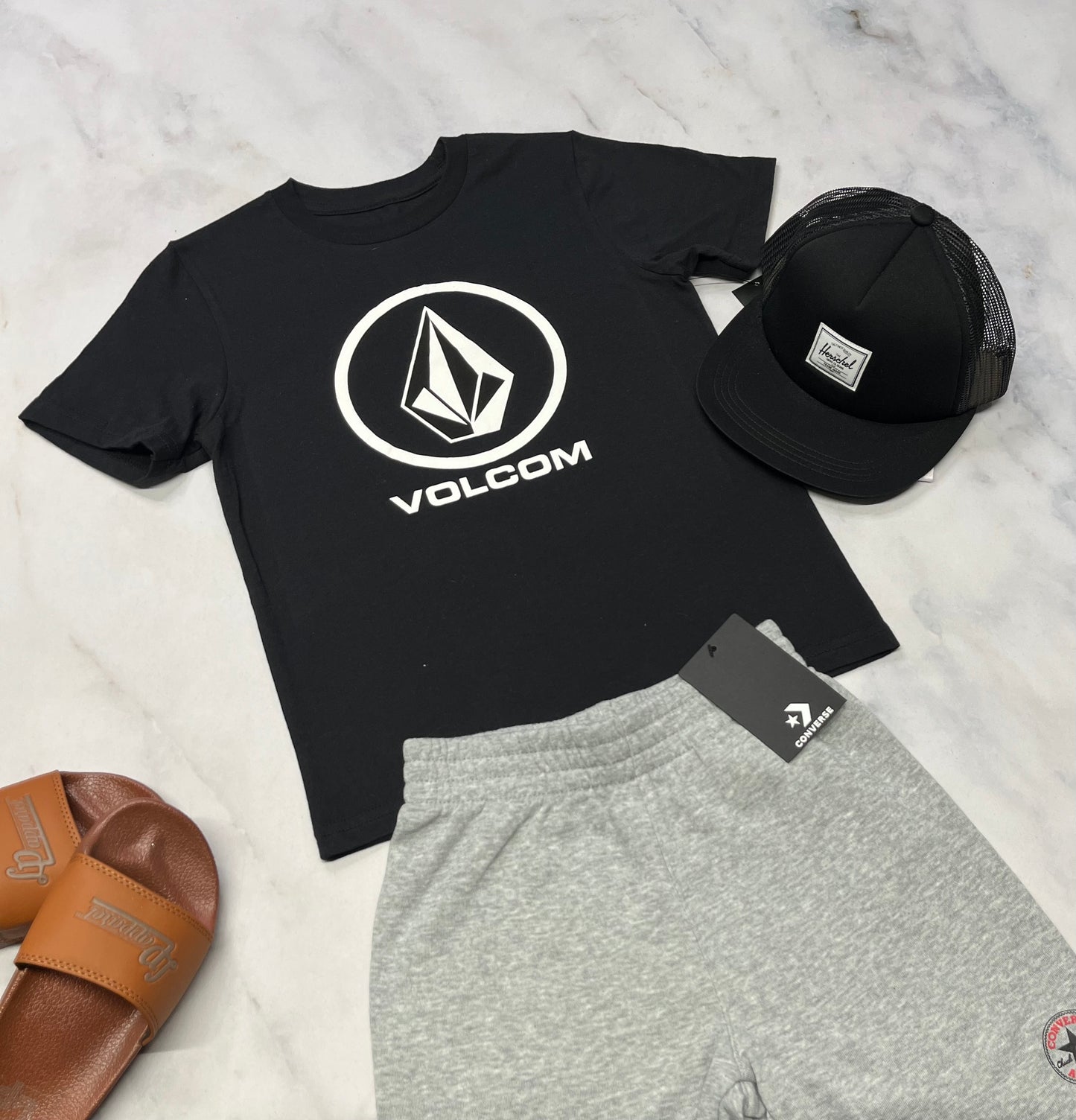 🌴 Solde .. Manche courte : Volcom 6 ans garçon neuf mais ombrage flou d’impression.