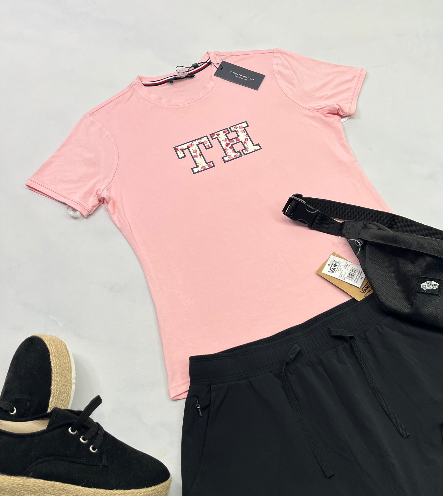 🌿 Manche courte : TOMMY S/ femme (4-5 ans ) en beau tissu de qualité extensible. Neuf !
