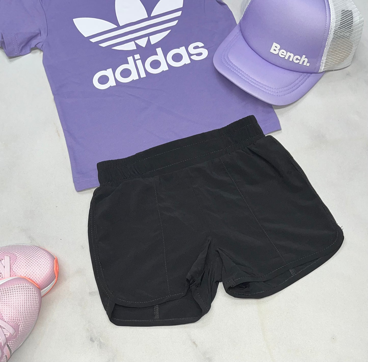 🦄 Short noir fille : en tissu de sport léger avec sous culotte stretch intégré . 5-6 ans fit neuve .