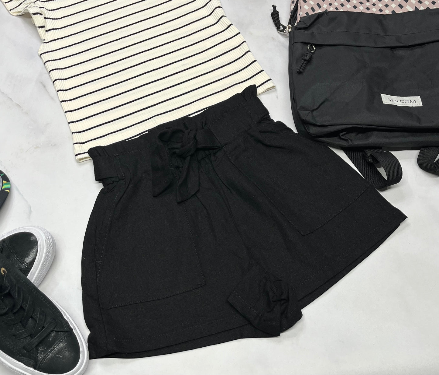 🌼 Short : look lin noir . Souple avec taille haute élastique . 7-8 ans fille neuve .