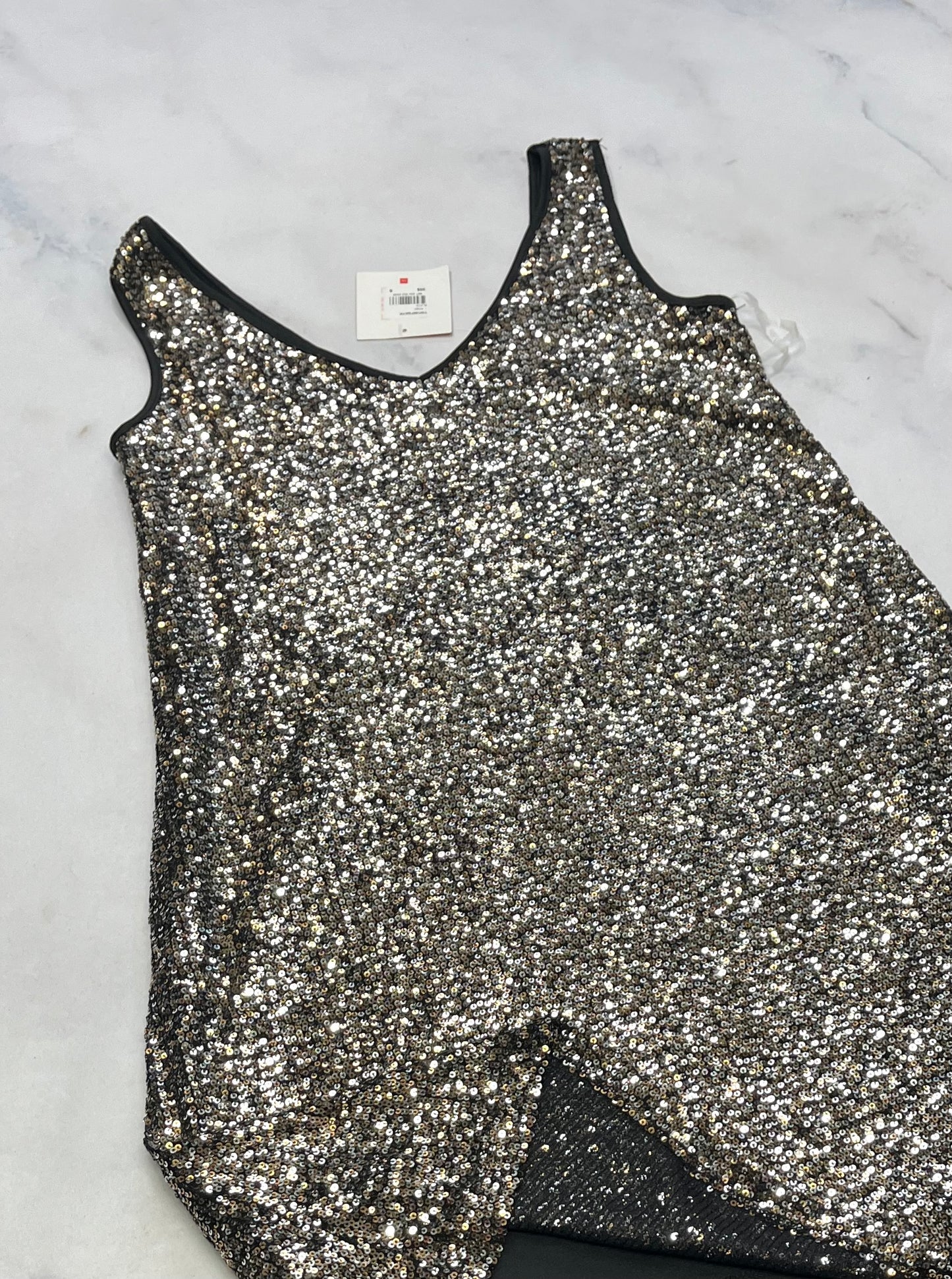 Robe : paillettes ( noir argenté et gold) doublure int. Neuve . Small femme .