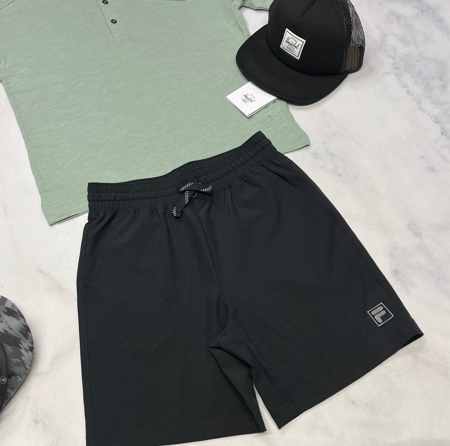 🌴 Bermuda Fila : tissu léger qui sèche rapidement . 7-8 ans garçon neuf !