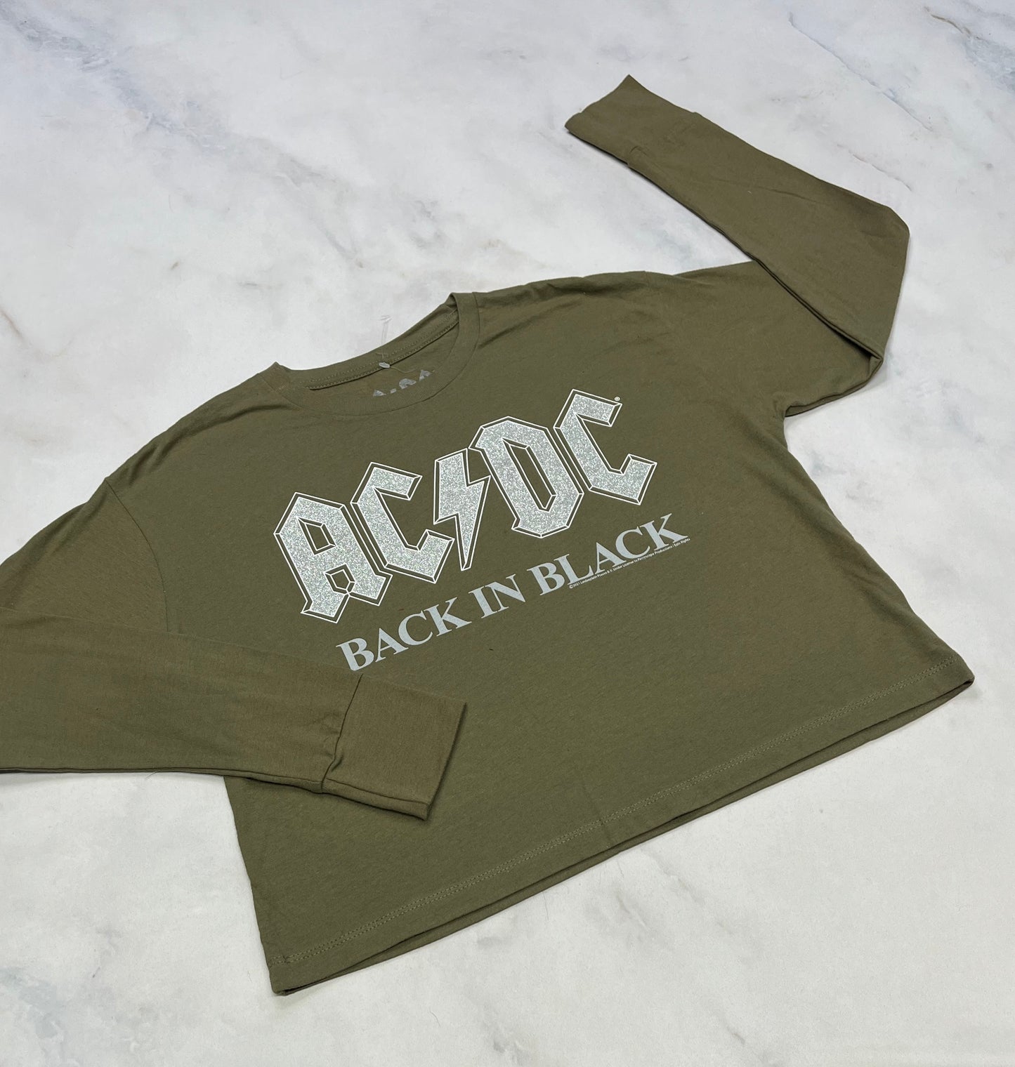 Manche longue : kaki neuf + 14 ans .