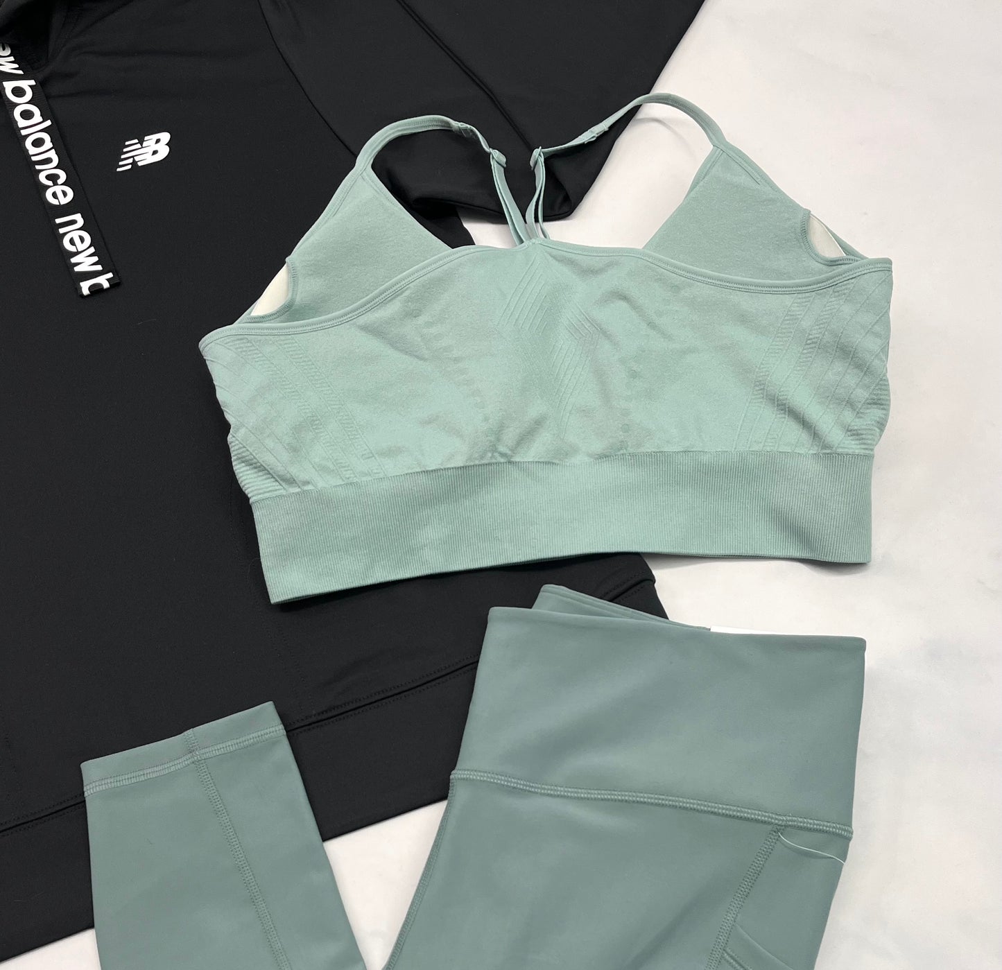 đ Top sport : Pro fit fait Large femme . Pad amovible neuf !