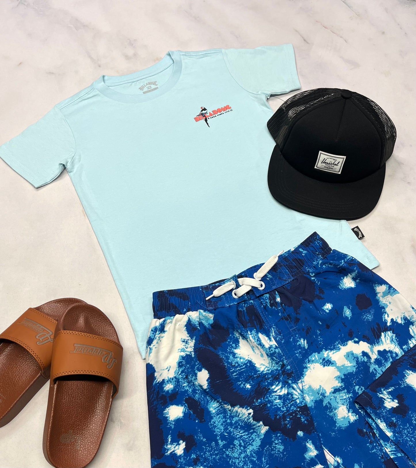 𩔠T-Shirt : Billabong bleu 6 ans garçon neuf ! beau logo au dos .
