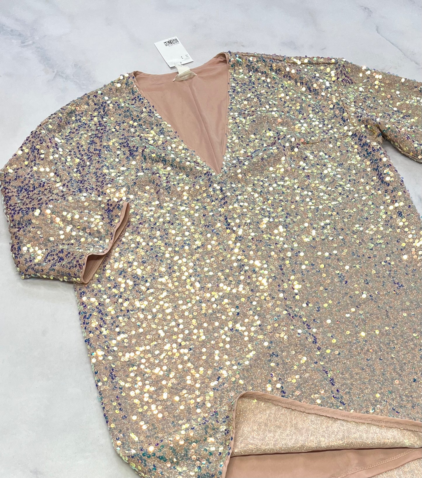 Robe : look paillette brillante doublure int. Small femme neuve . Manche écourté coupe tendance . Neuve !