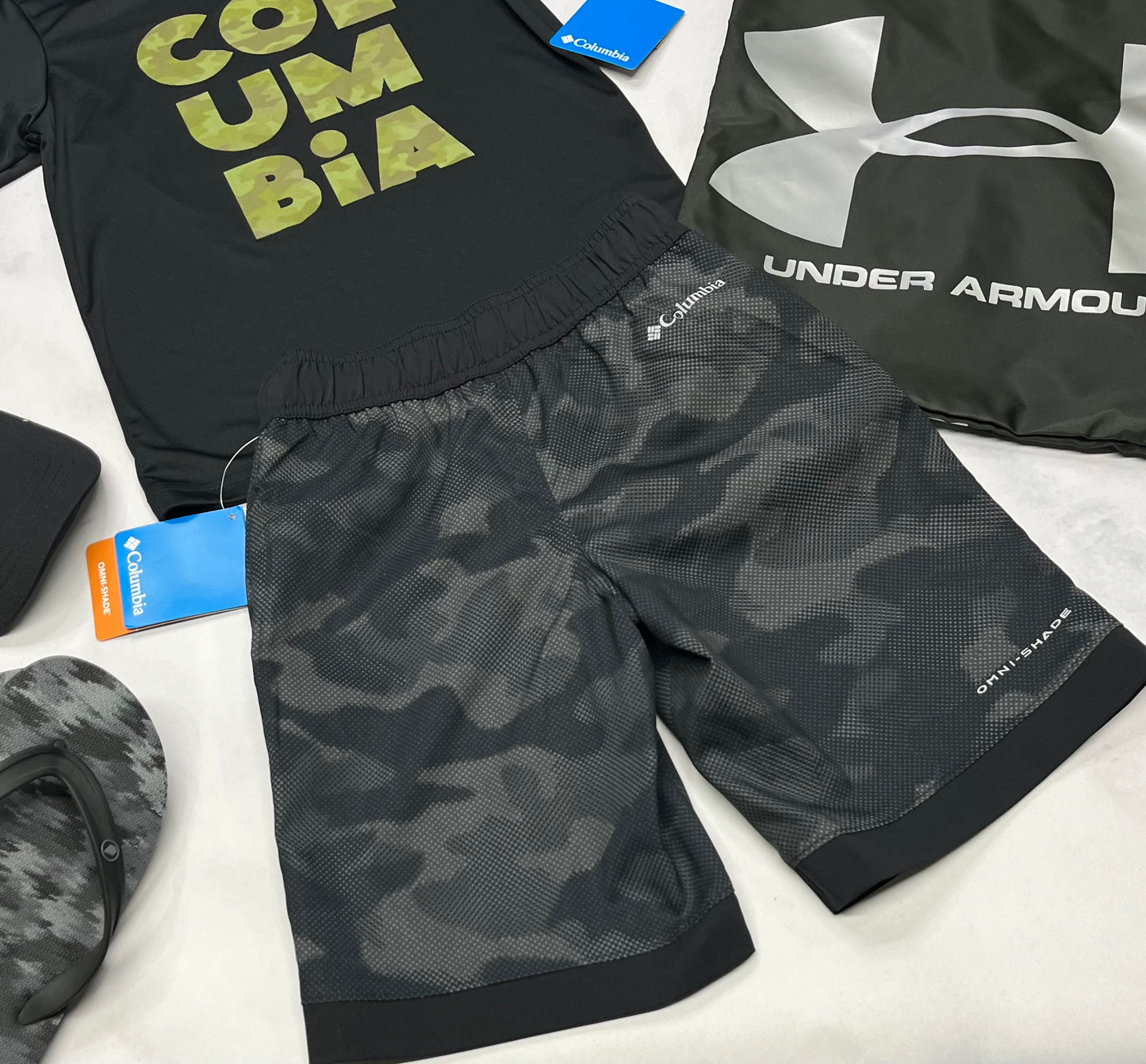 🌵Bermuda : Columbia en tissu de sport léger qui sèche rapidement . Bande élastique à la taille . 6X garçon neuf !