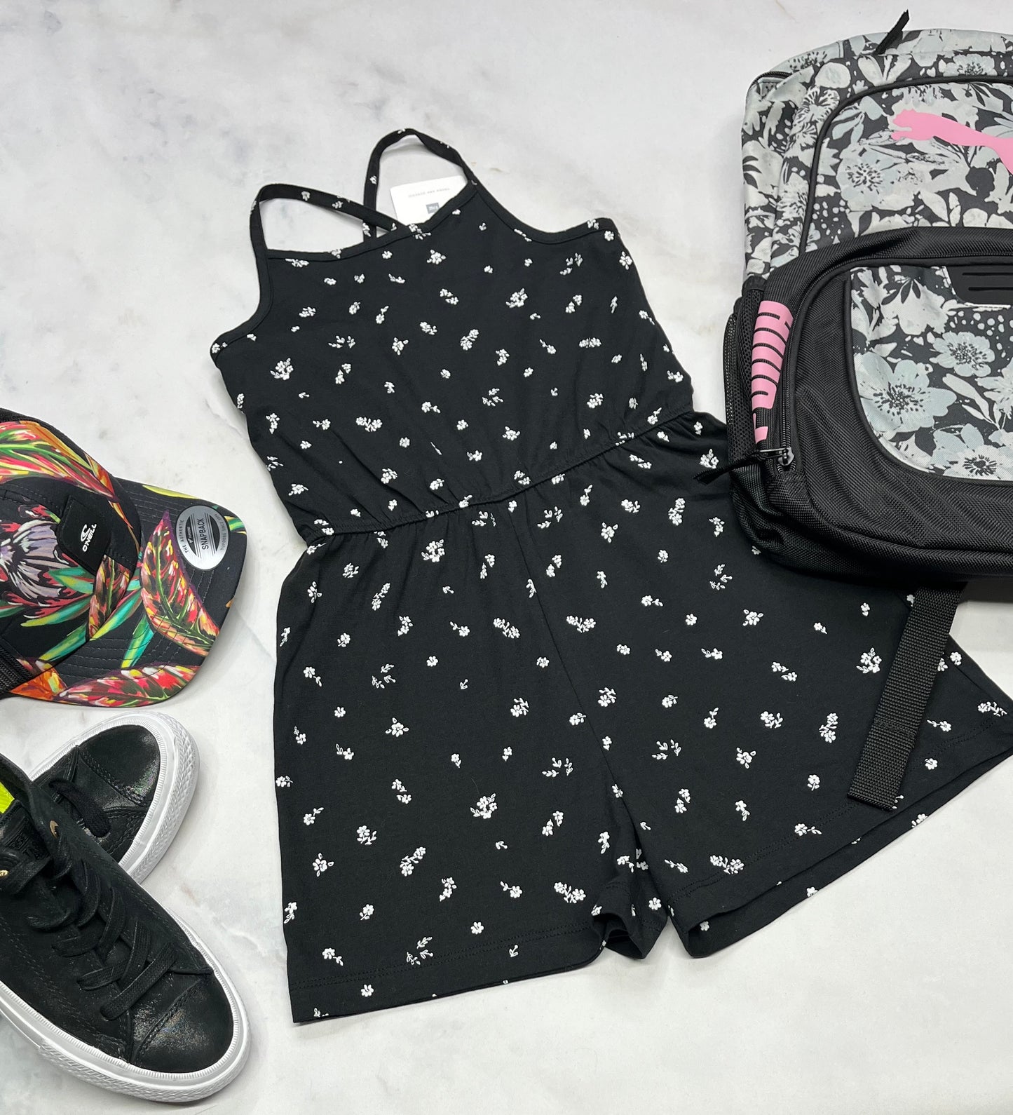 🌴 1 pièce short: noir fleurie 8(7-8 ans ) fille neuf !