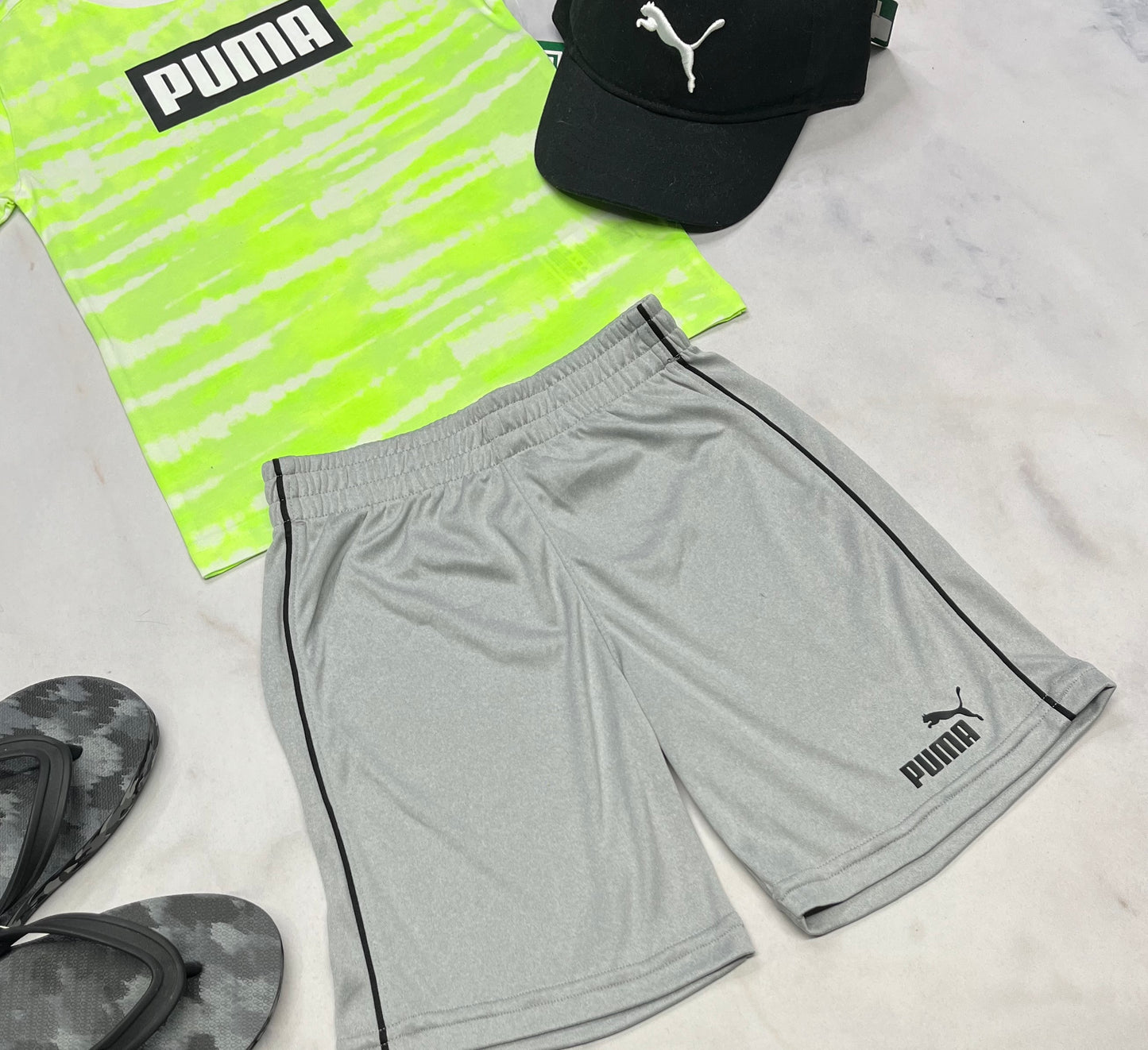 🌿 Bermuda : Puma gris en tissu de sport 5 ans garçon neuf !
