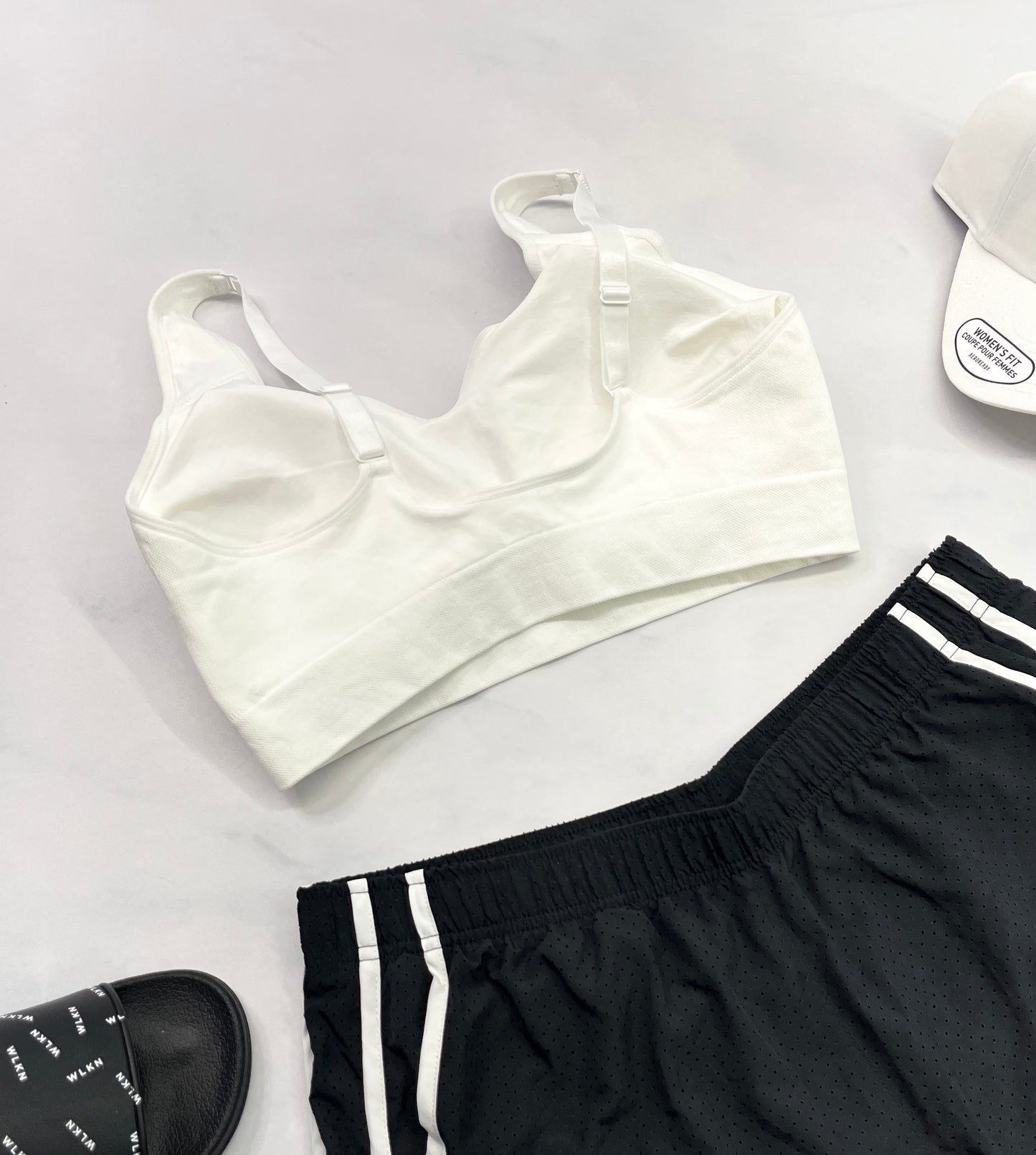 🌴 Top : Puma sport col V neuf ! Pad amovible et bretelles ajustable . XL/ femme neuf !