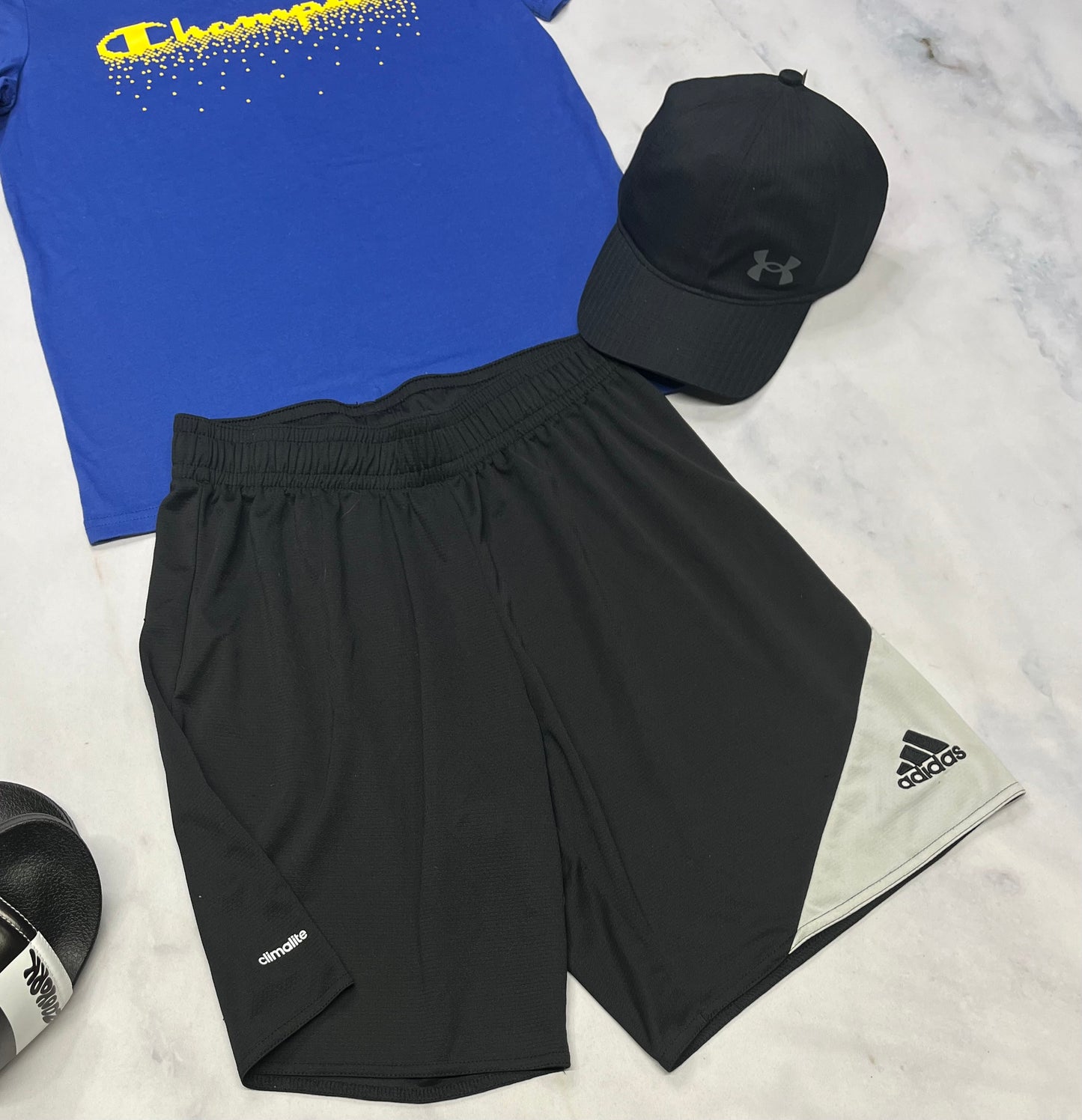 💙 Solde Adidas : bermuda sport 13-14 ans garçon usagé .Quelques point de mailles .