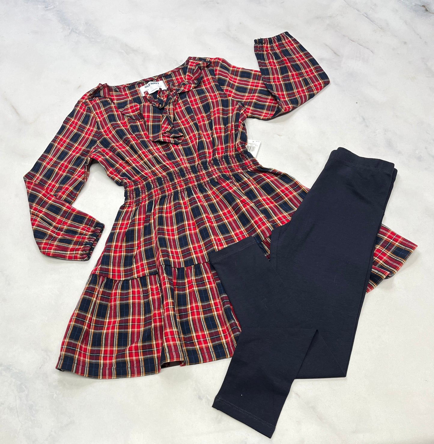 Duo neuf : Robe taille stretch manche ballon neuve + 6 ans + leg. Marine foncé neuf 5-6 ans long.