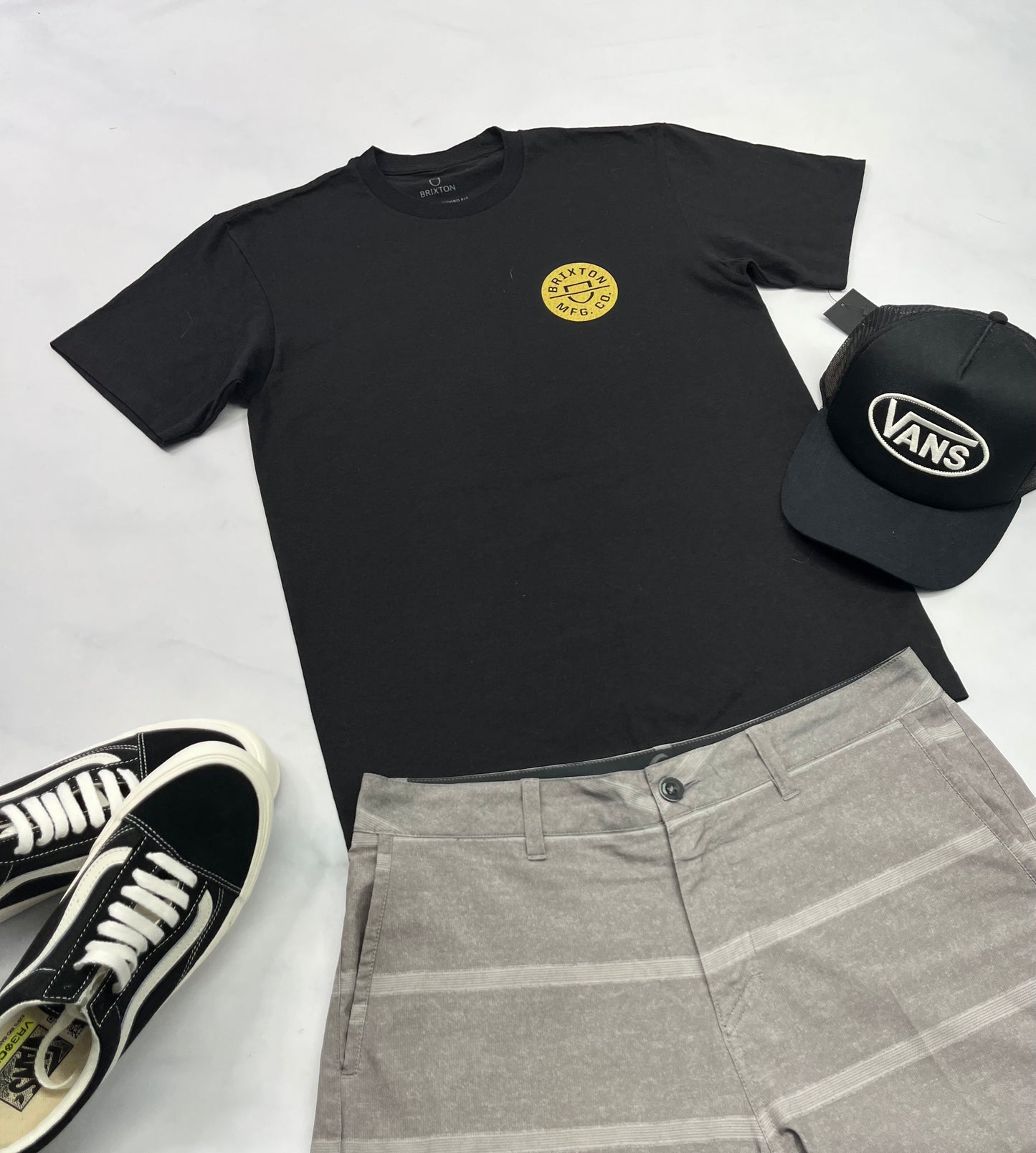 🤩 Brixton : Manche courte noir beau logo au dos fait S( 14-16 ans ) ado