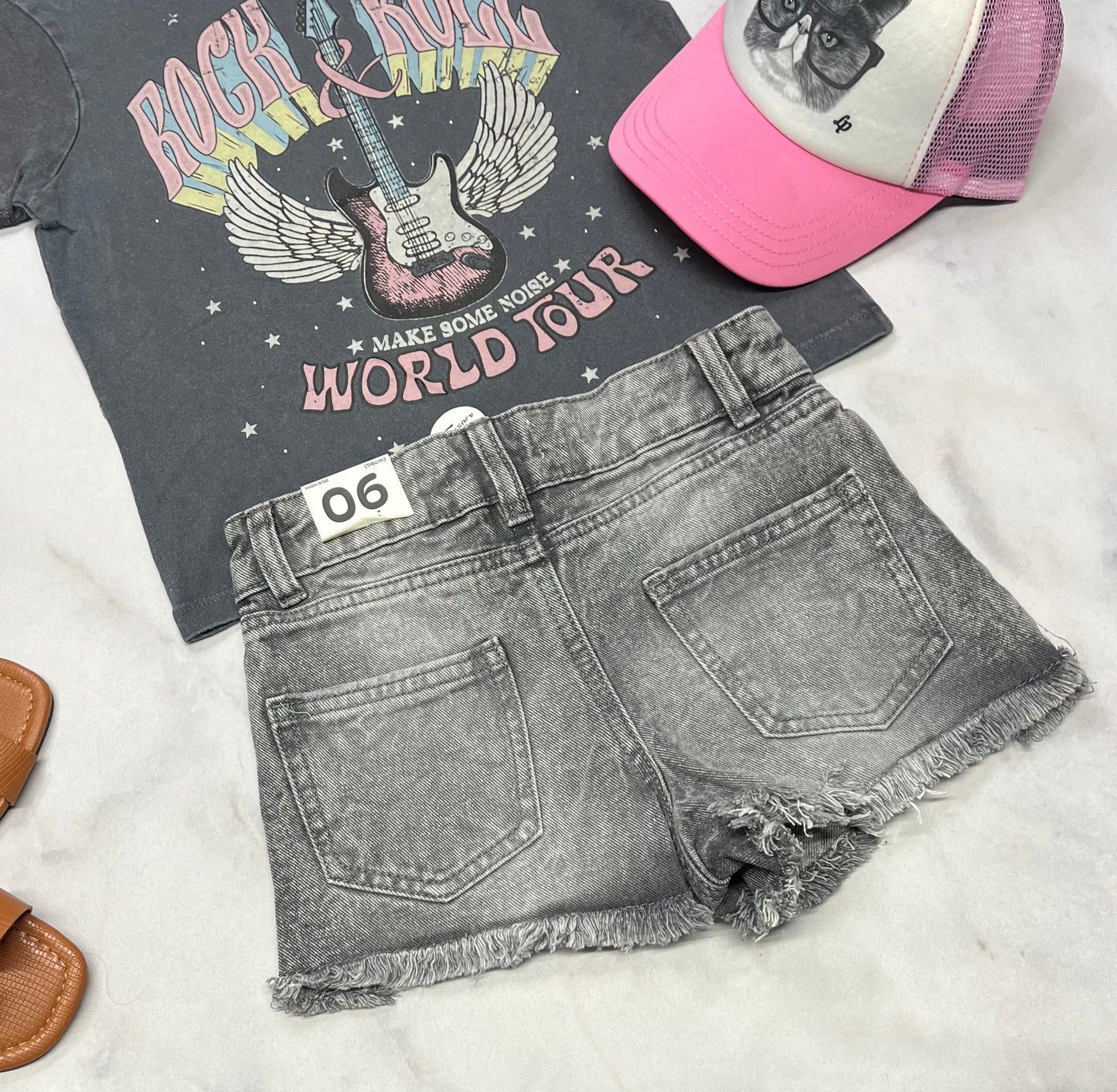 đź’• Short en jeans : 6 ans fille neuve . Taille ajustable .