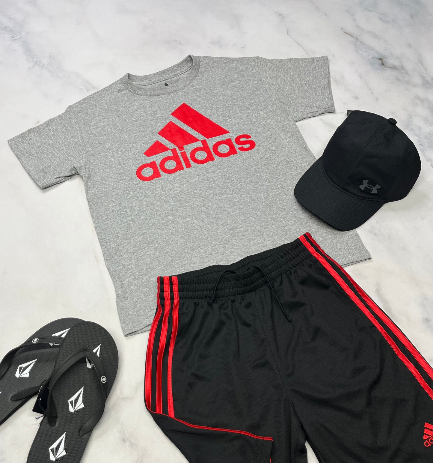 ☀️ t-Shirt Adidas : 10-12 ans garçon confo neuf !
