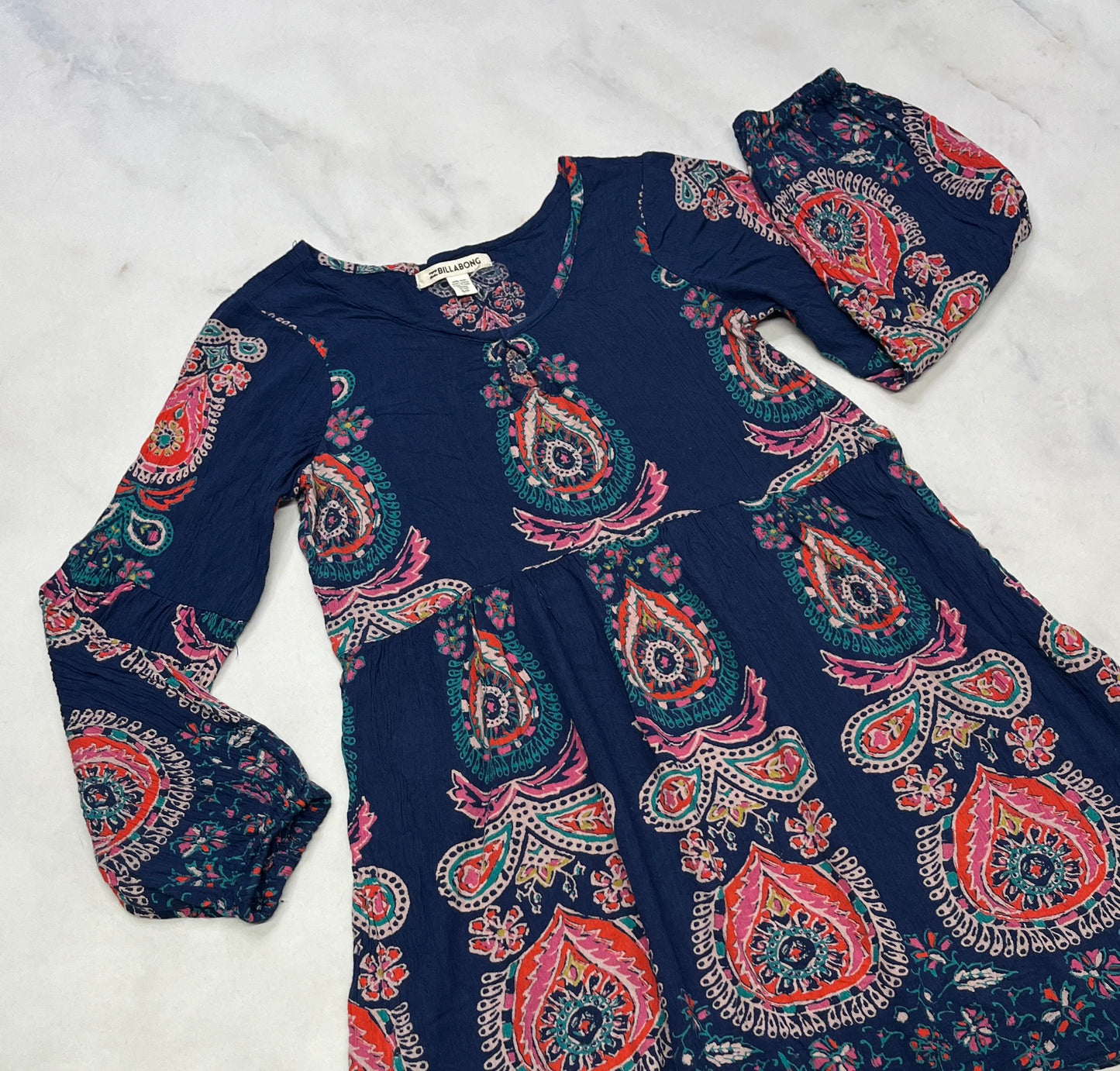 Robe : BILLABONG S/+ 7 ans comme neuve. .