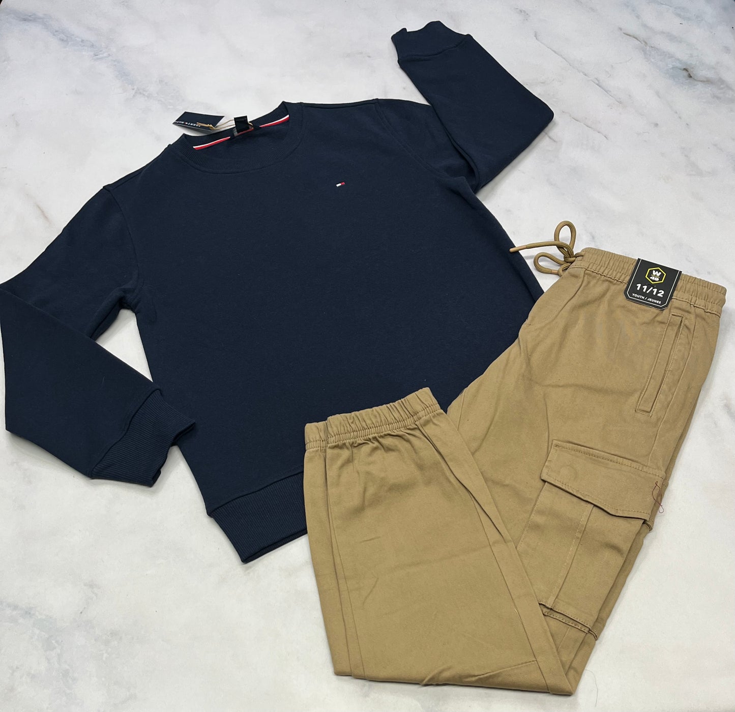 Duo neuf ! Tommy + Jog. Cargo West. 10-12 ans