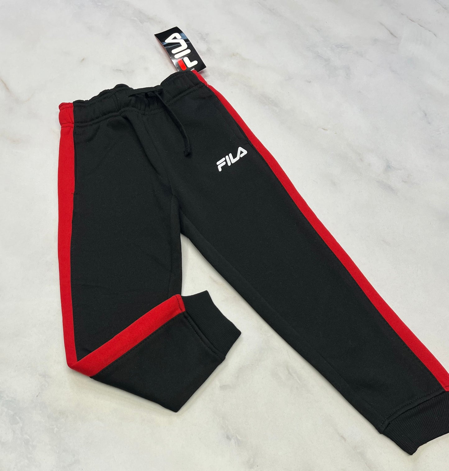 Jogger : Fila doux à l’intérieur . + 4-5 ans neuf!