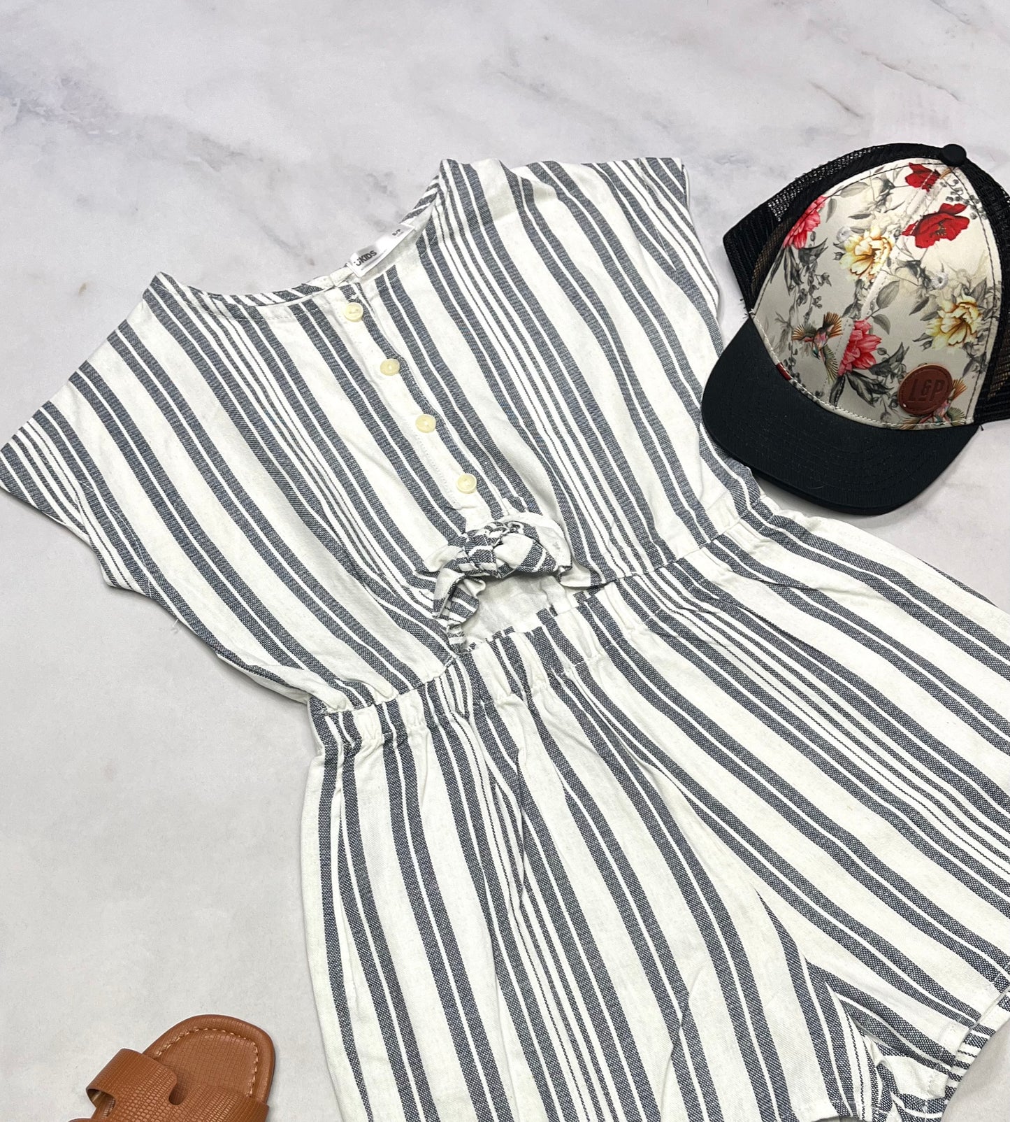 🌿 1 pièce : short look lin 7-8 ans fille confo neuf ! Look effet boucle à la taille avec petite ouverture qui laisse entrevoir .