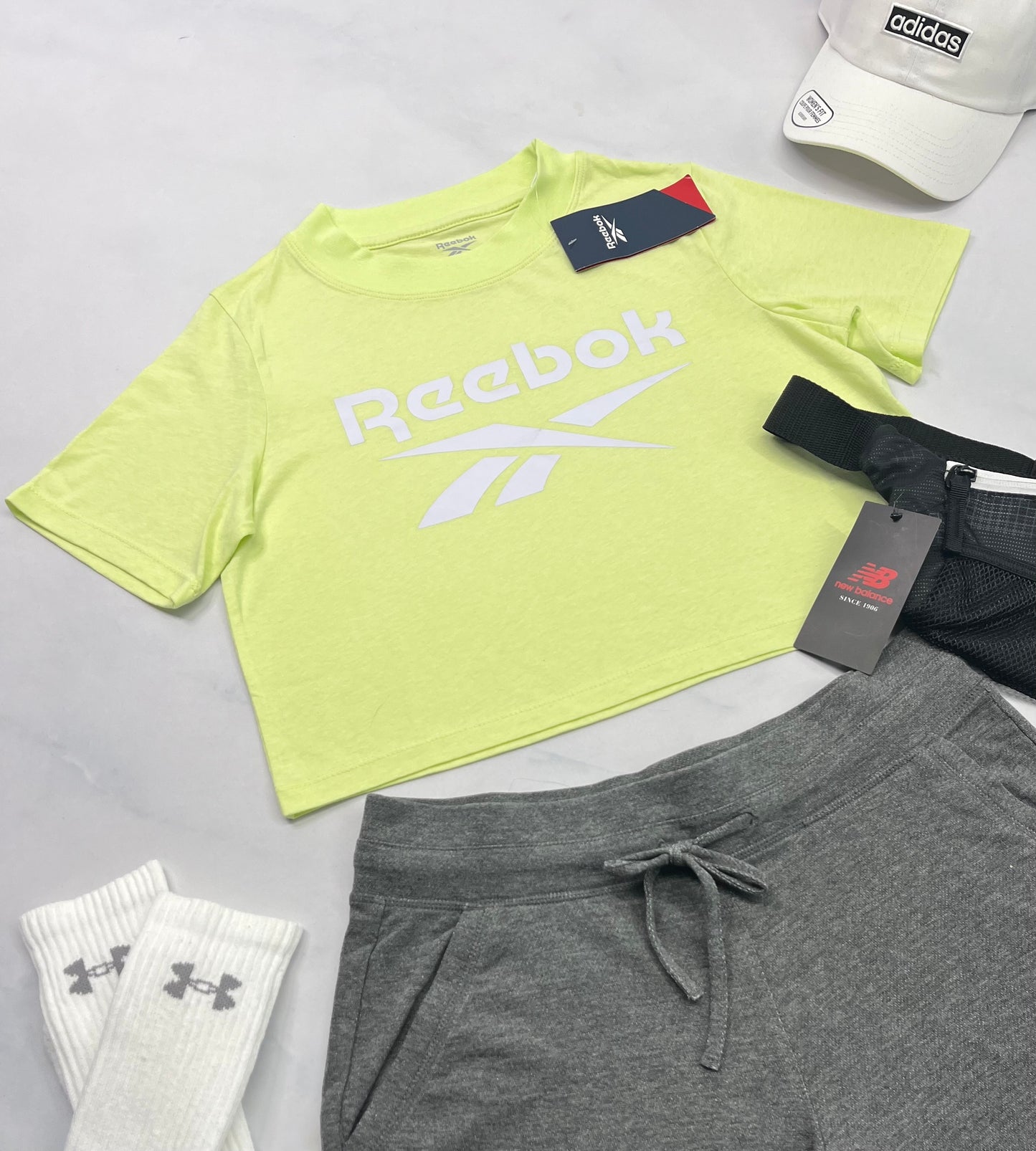 ☀️ Manche courte : Reebok S/fit ( peu faire XS) look écourté tendance .